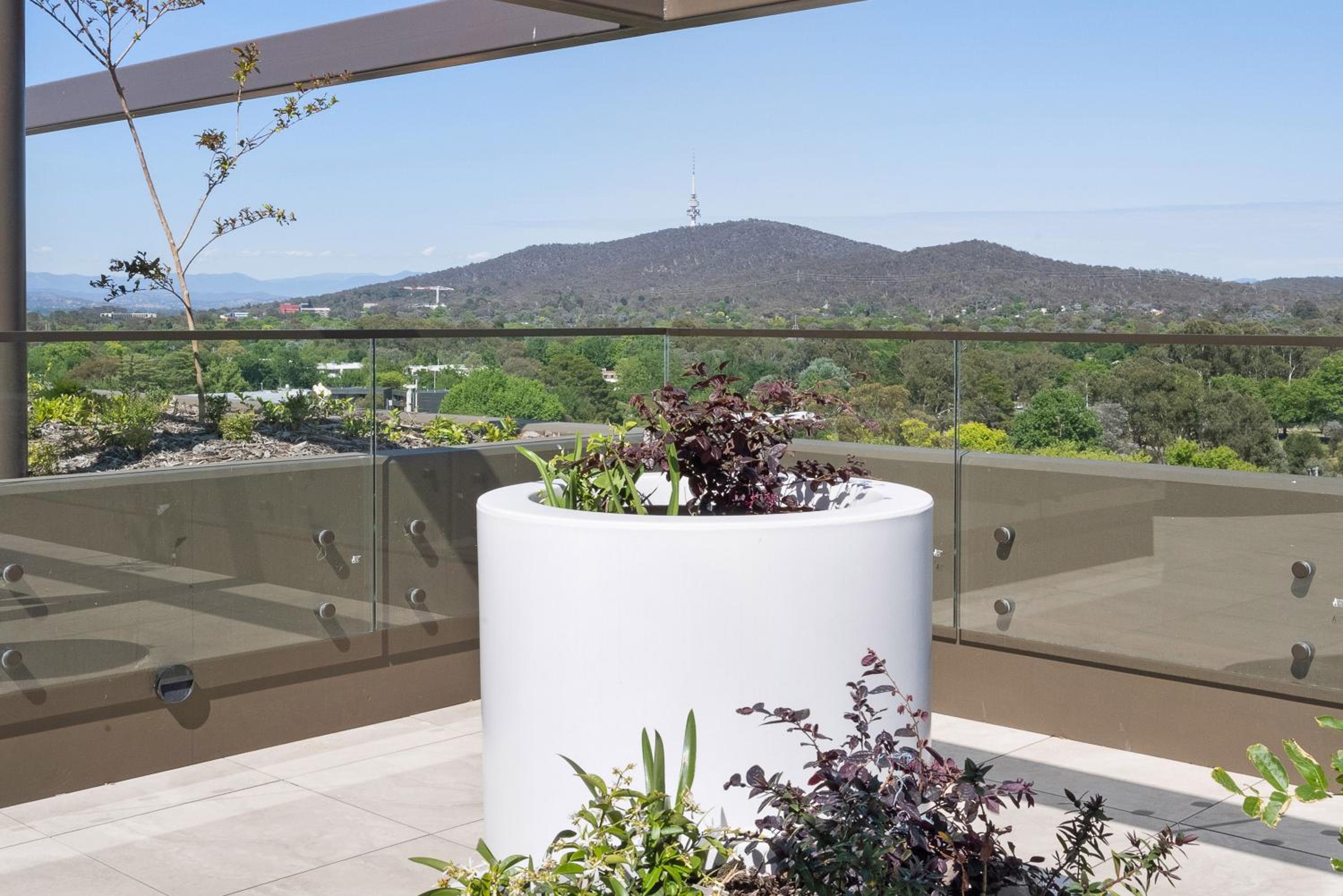 Kashmir, Modern and luxury 2BR 2BA, Fast WiFi & Netflix, Free Parking, Central Location, near CBD