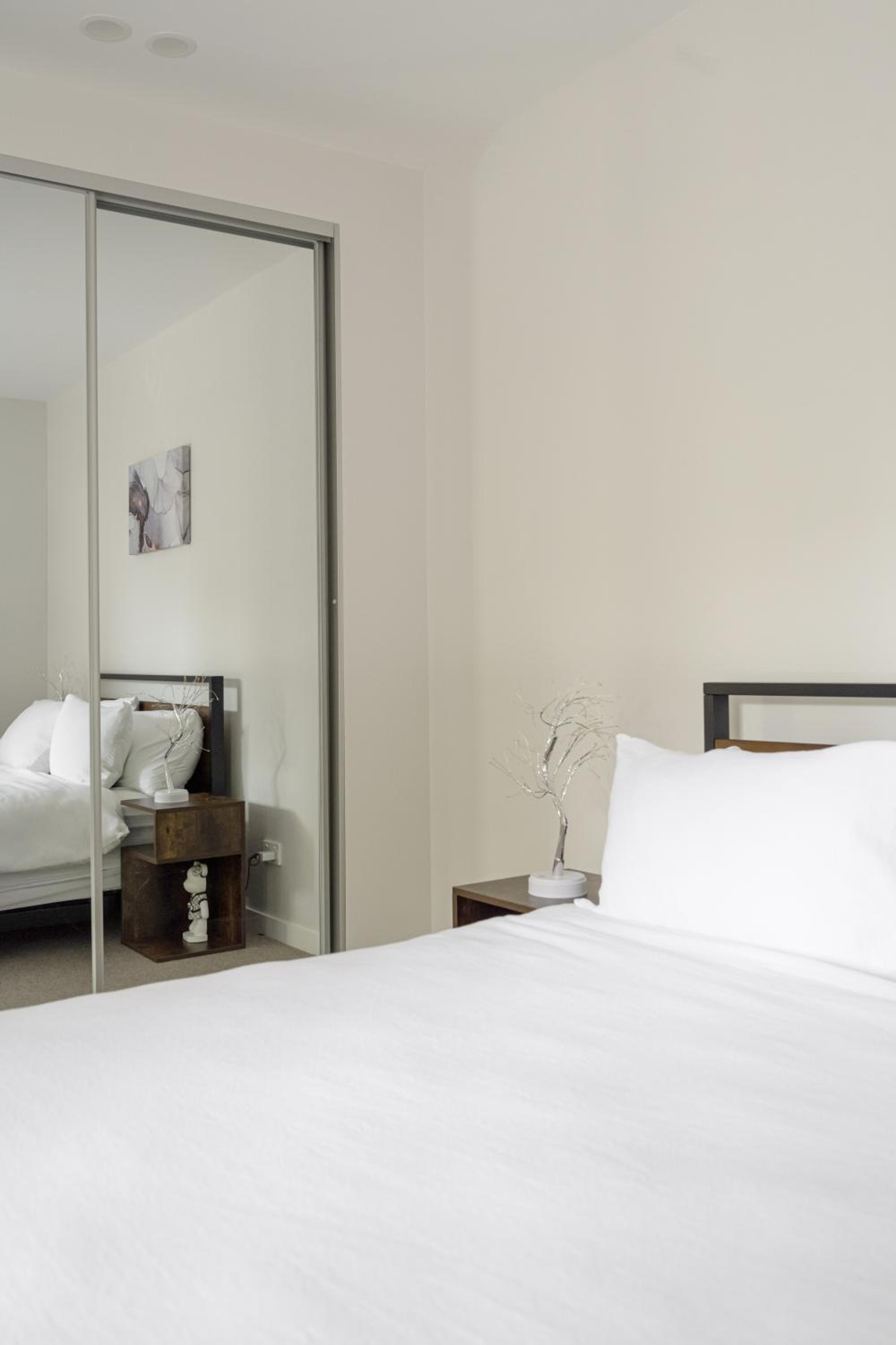 Kashmir, Modern and luxury 2BR 2BA, Fast WiFi & Netflix, Free Parking, Central Location, near CBD