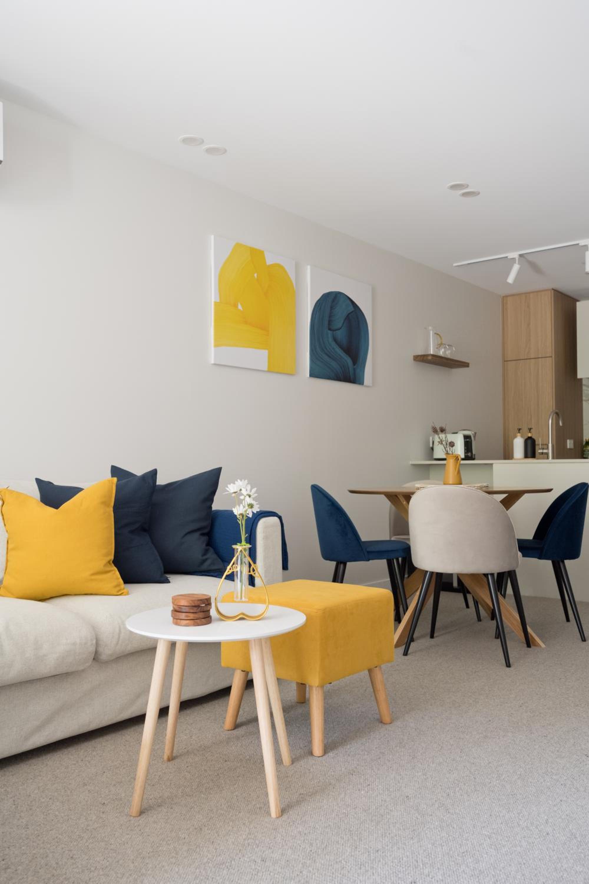 Kashmir, Modern and luxury 2BR 2BA, Fast WiFi & Netflix, Free Parking, Central Location, near CBD