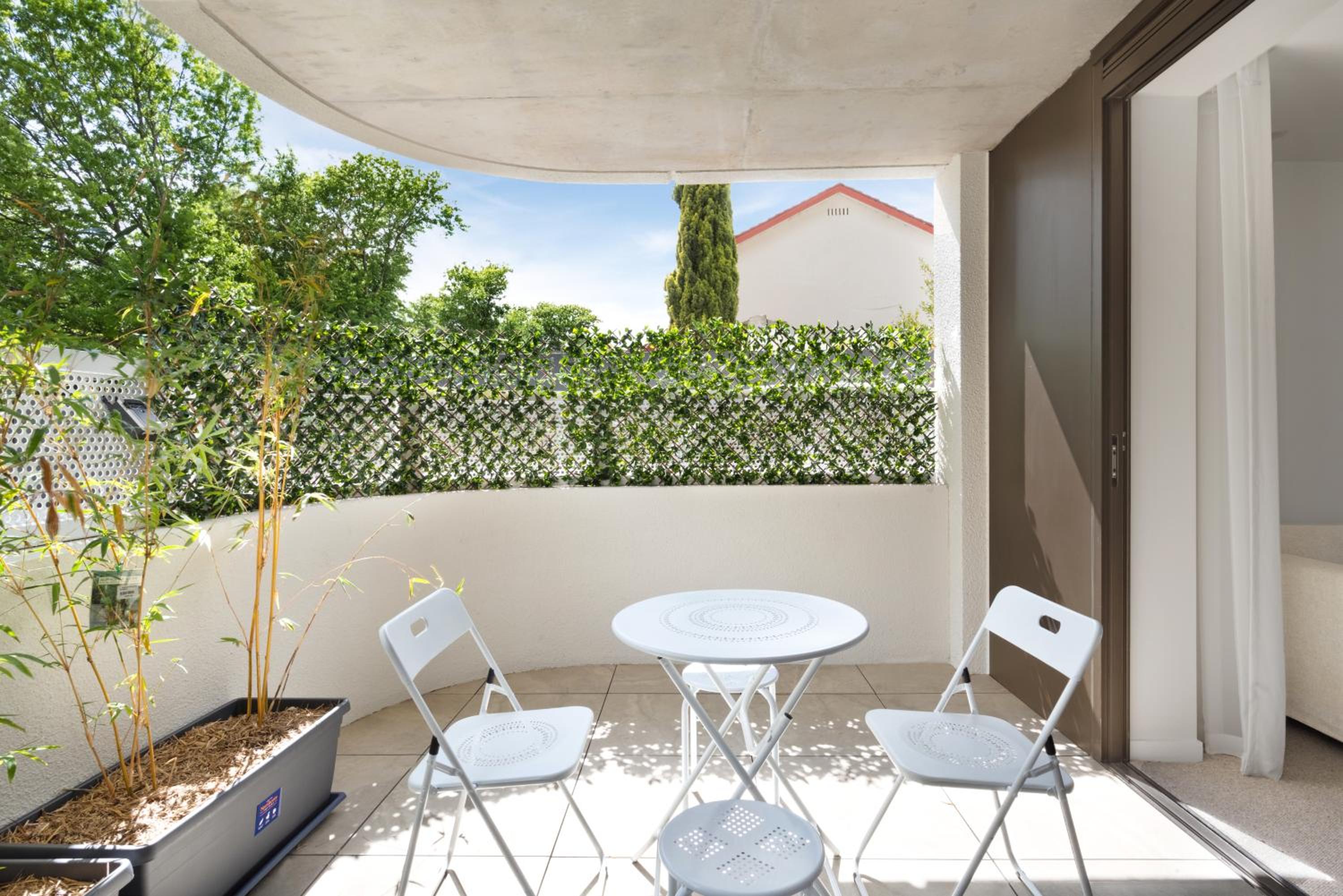 Kashmir, Modern and luxury 2BR 2BA, Fast WiFi & Netflix, Free Parking, Central Location, near CBD