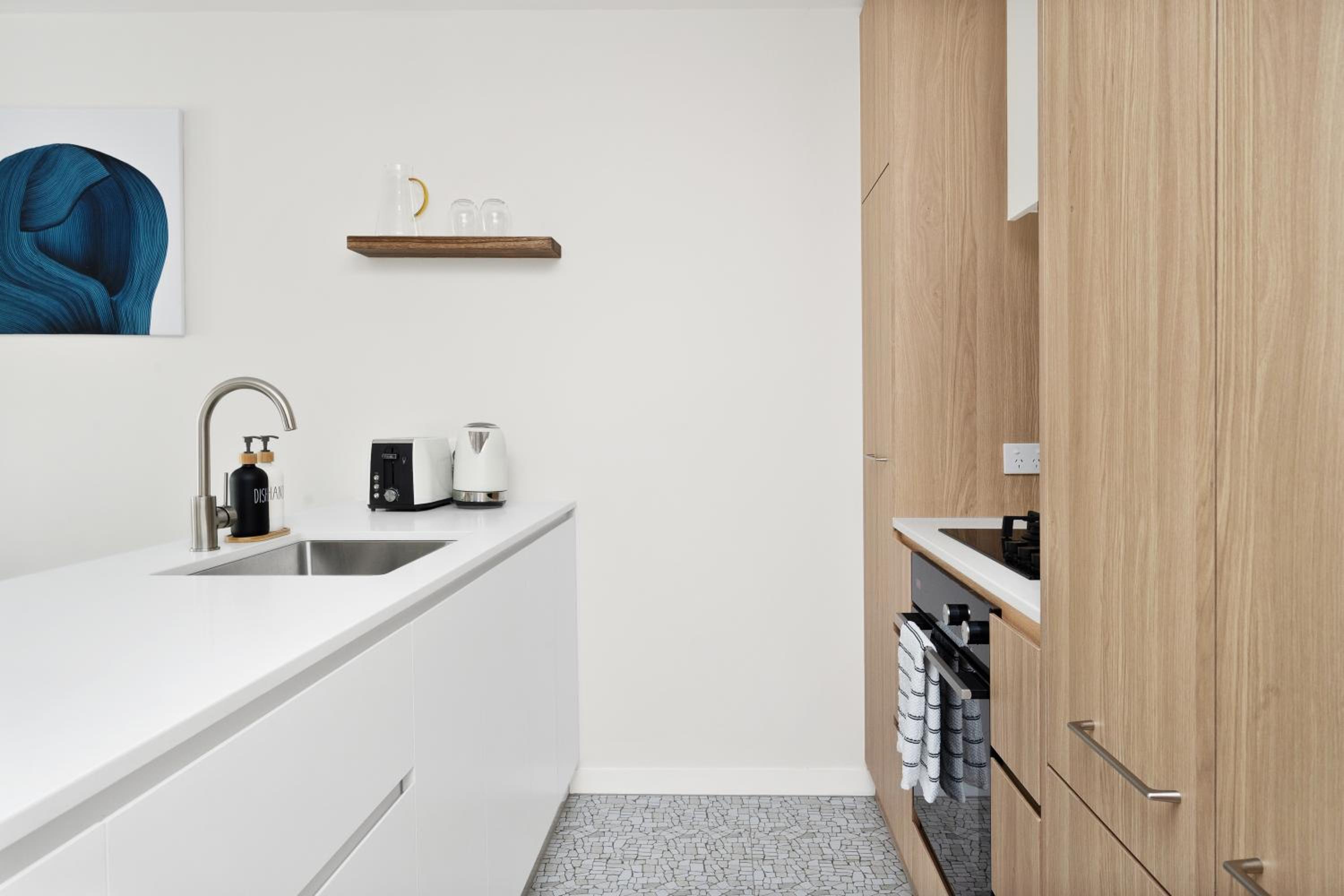 Kashmir, Modern and luxury 2BR 2BA, Fast WiFi & Netflix, Free Parking, Central Location, near CBD