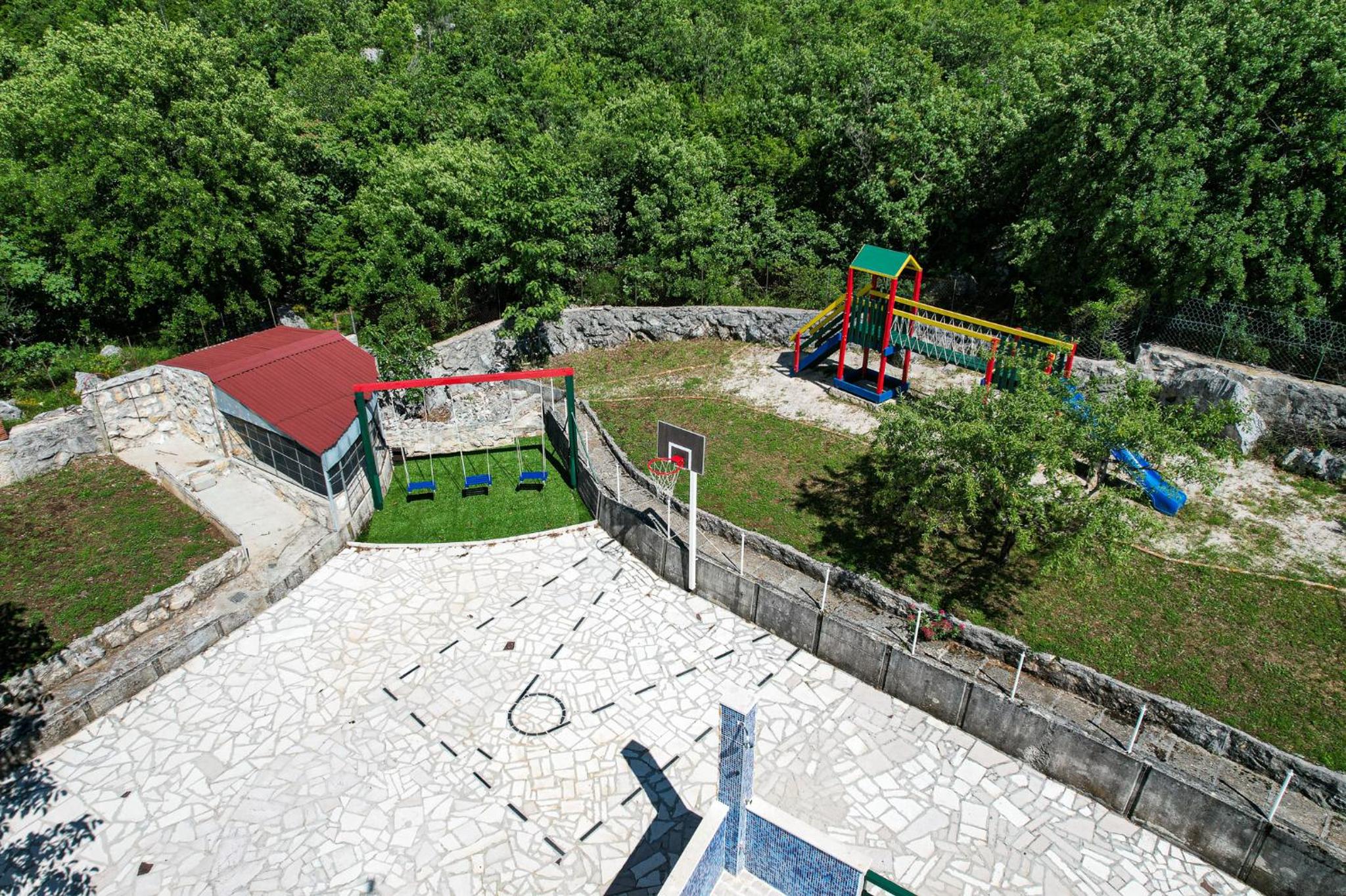 Photo 6