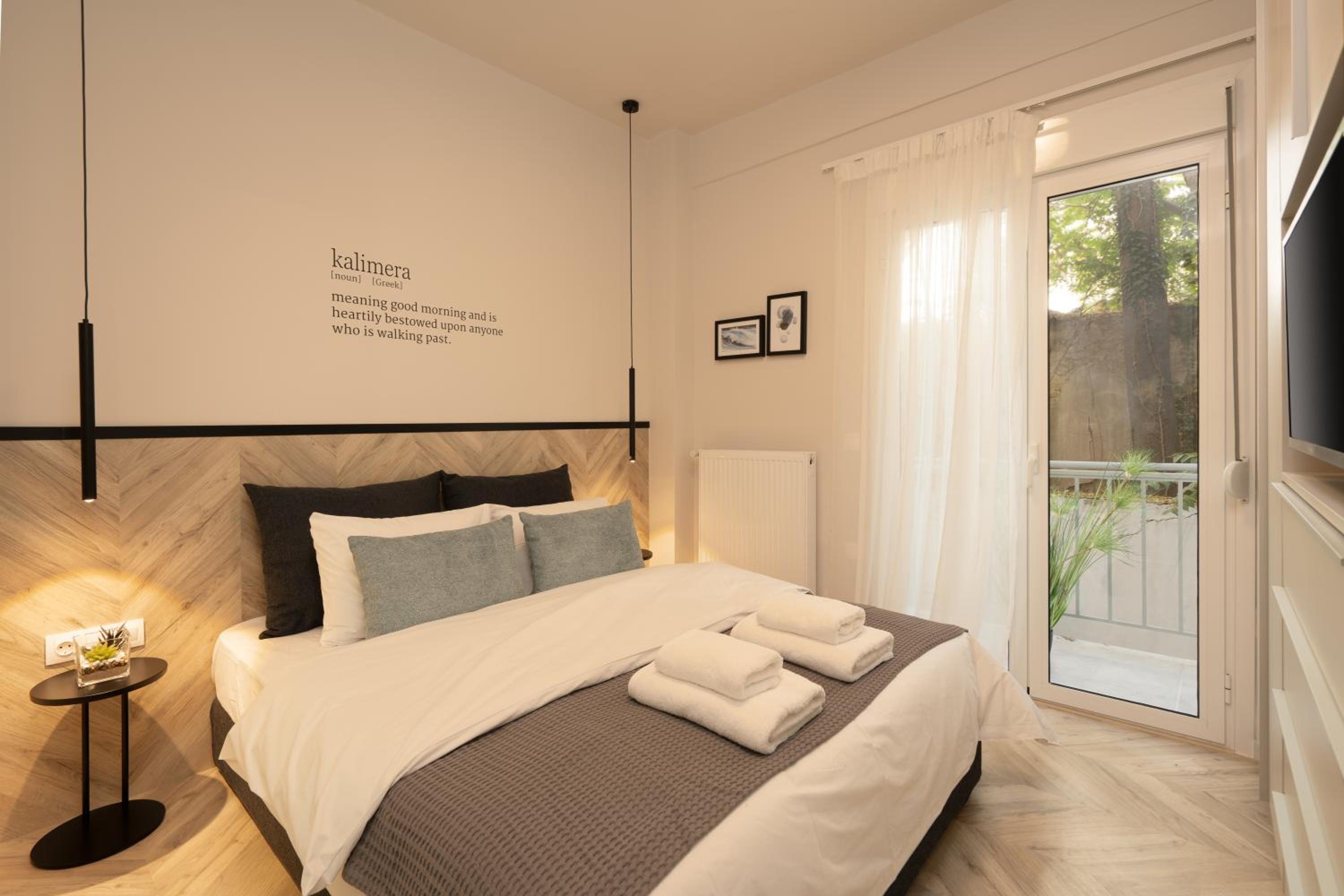 Charming two bedrooms Apartment walk to Acropolis
