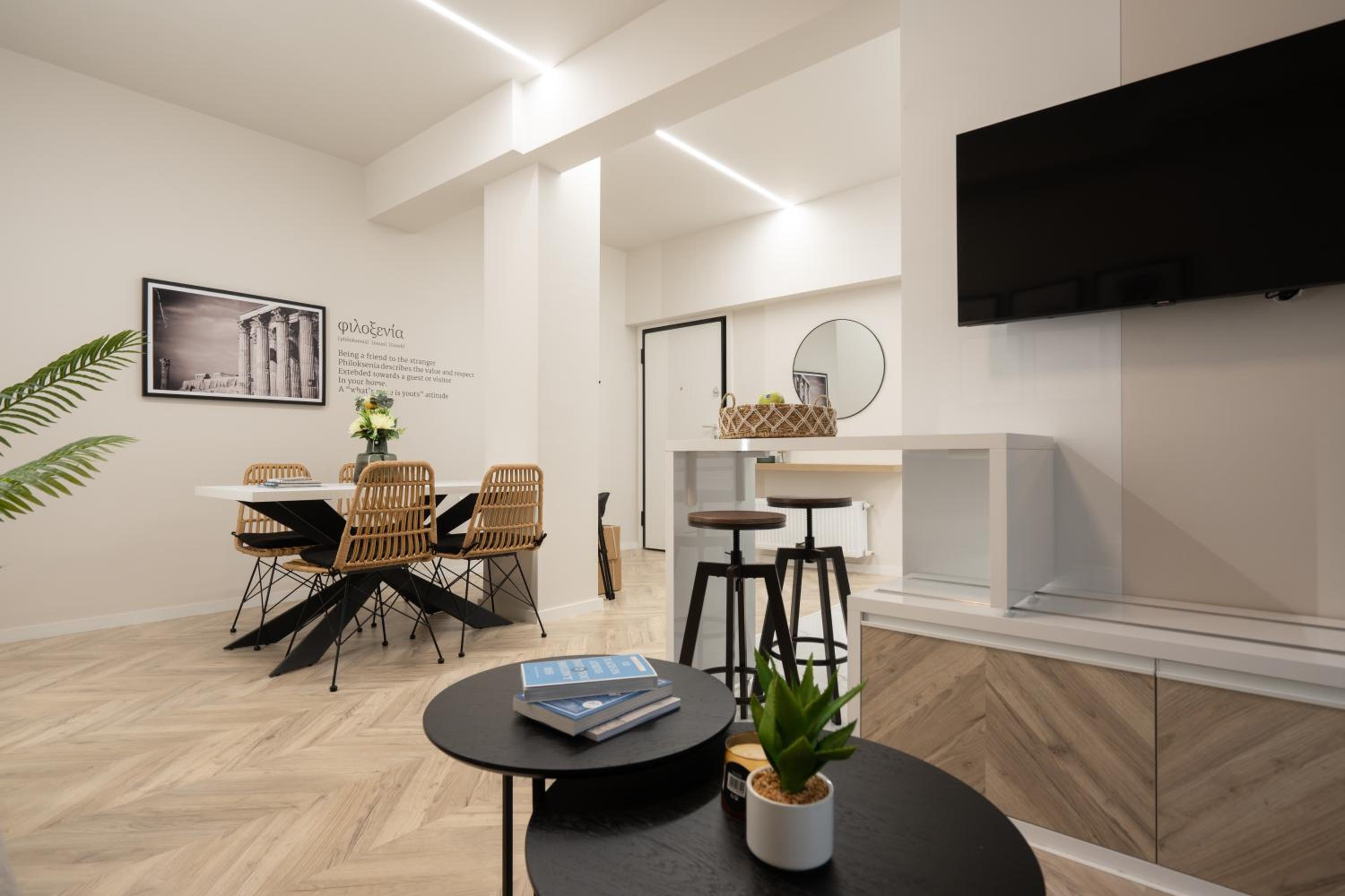 Charming two bedrooms Apartment walk to Acropolis
