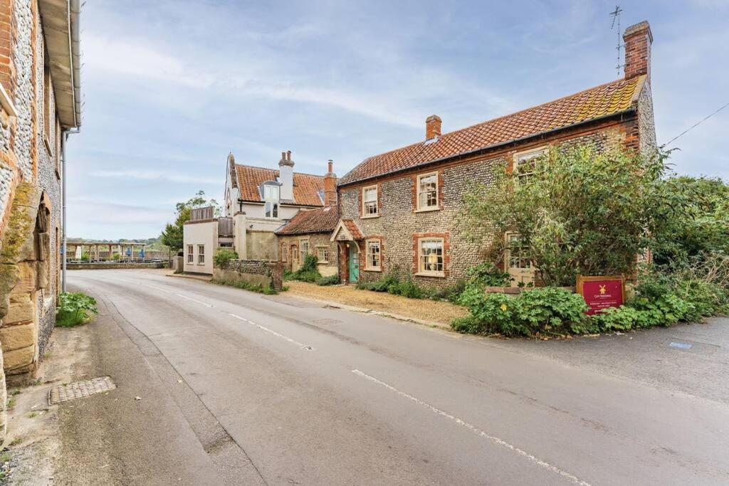 Quay Corner - Norfolk Cottage Agency - main view