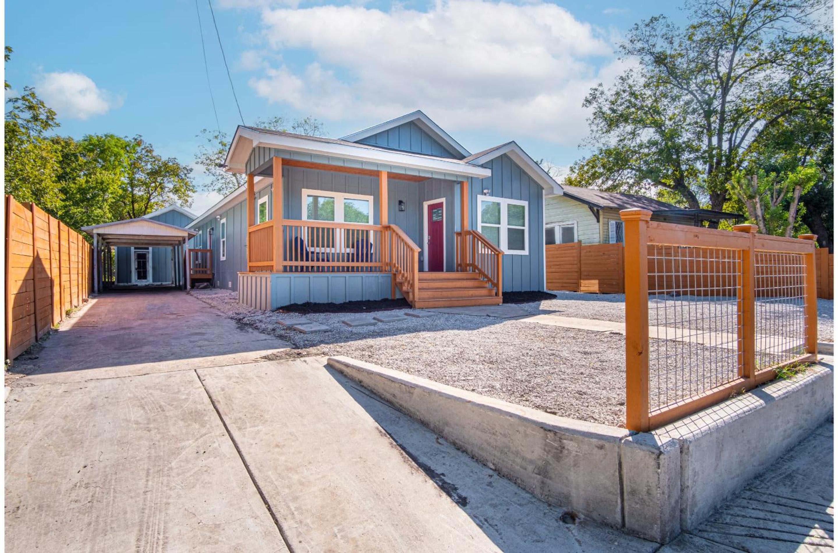 Spectacular Brand New 4BR2.5BA Near DT Riverwalk view 2