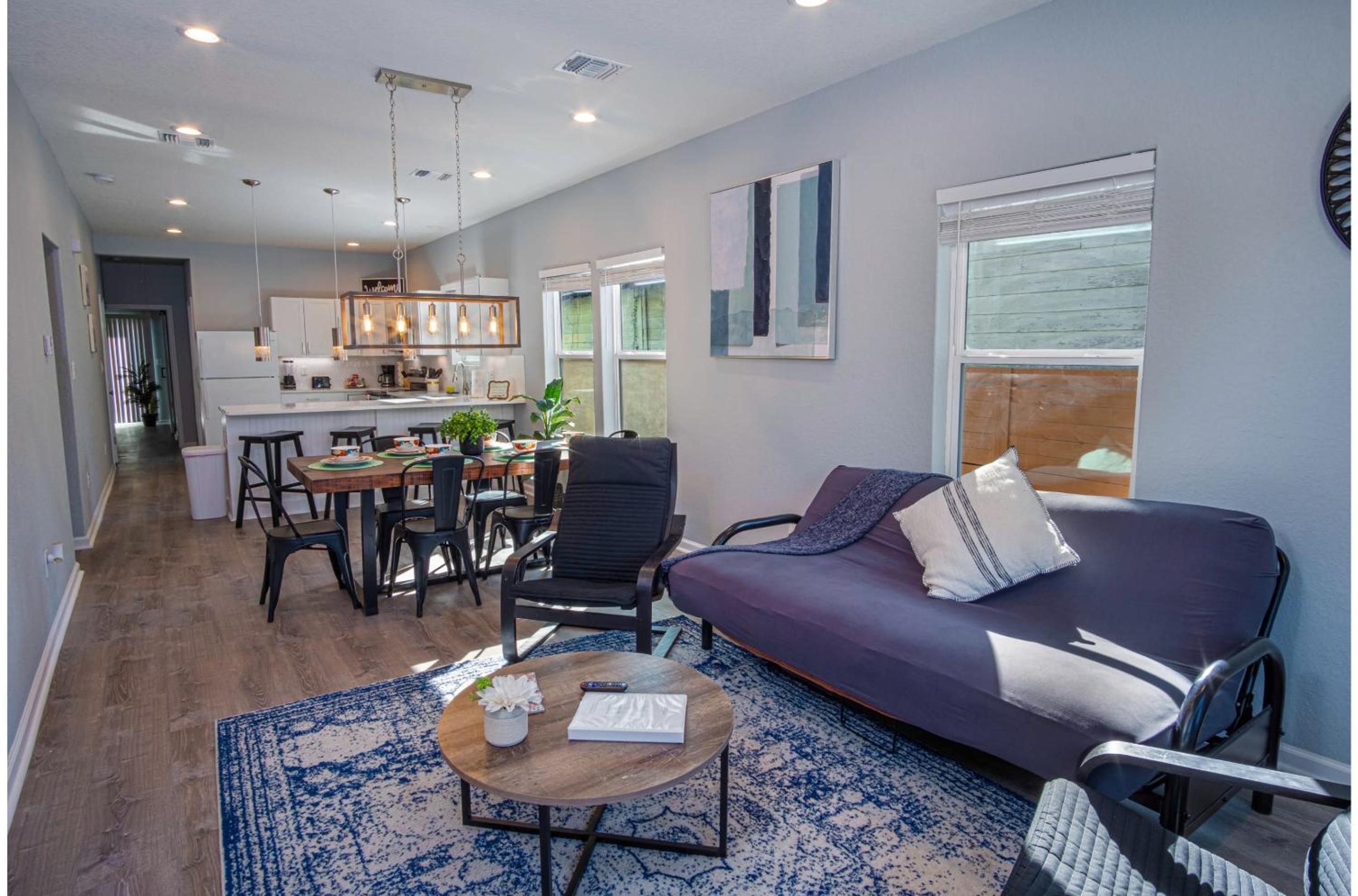 Spectacular Brand New 4BR2.5BA Near DT Riverwalk view 4