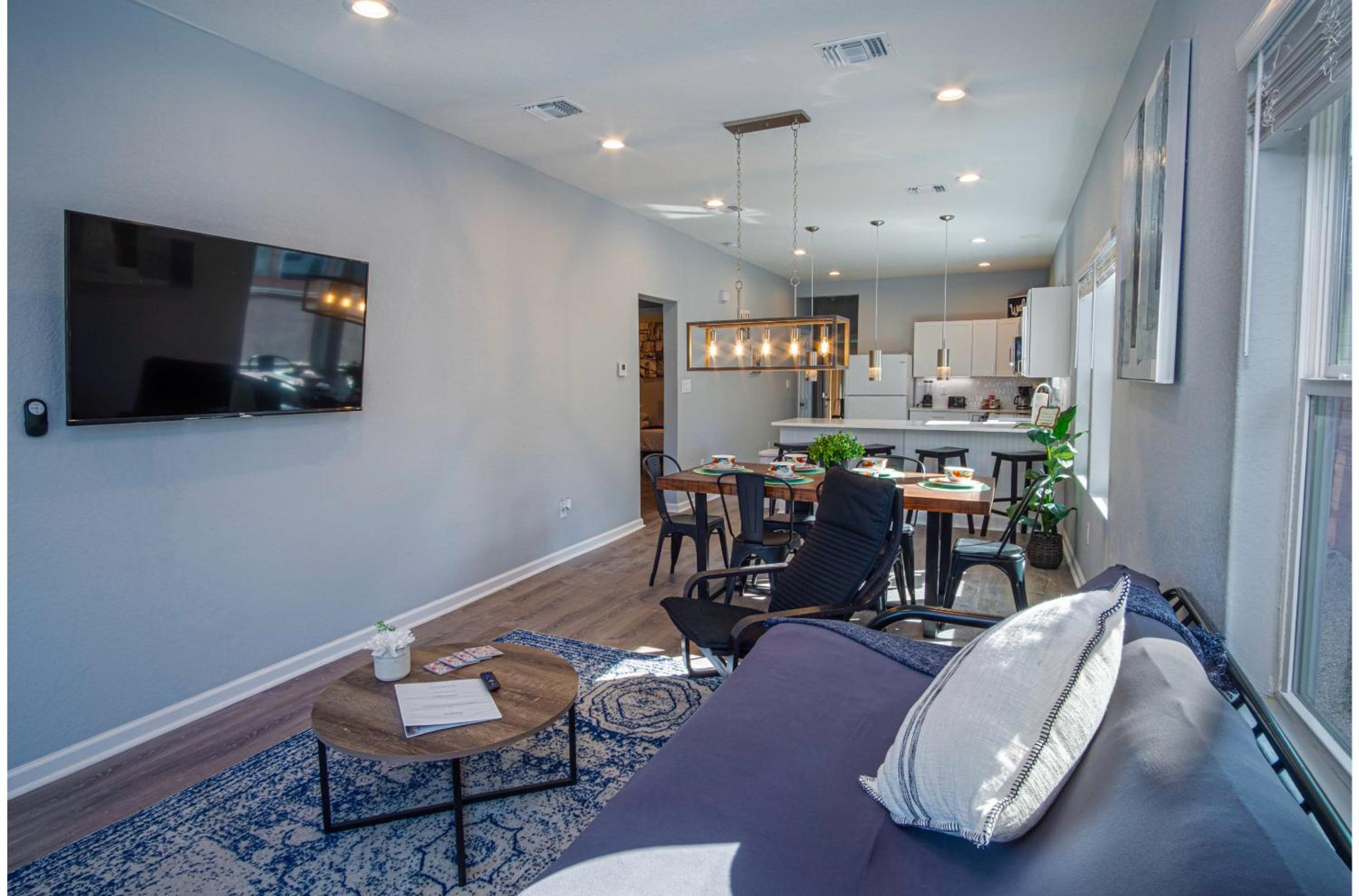Spectacular Brand New 4BR2.5BA Near DT Riverwalk view 5