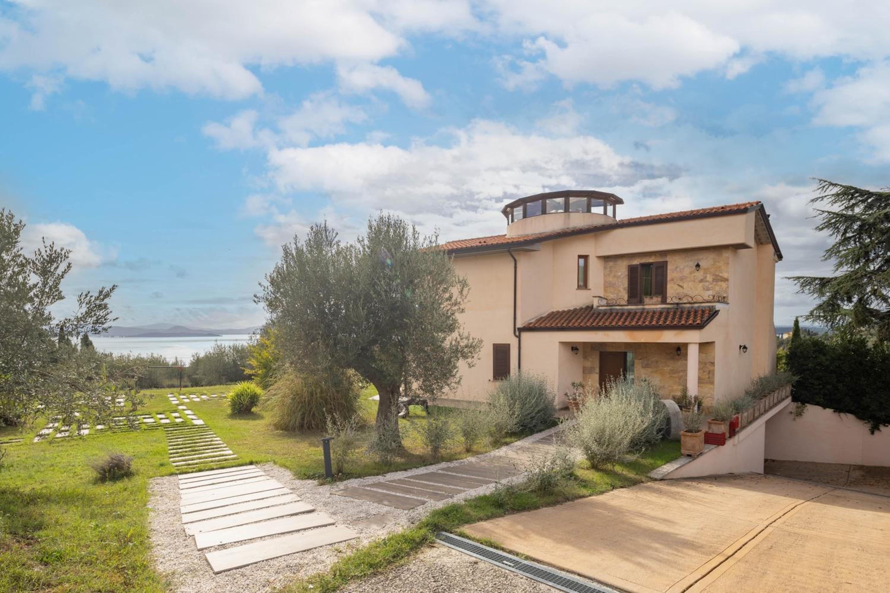 Villa il Mandorlo by VacaVilla view 4