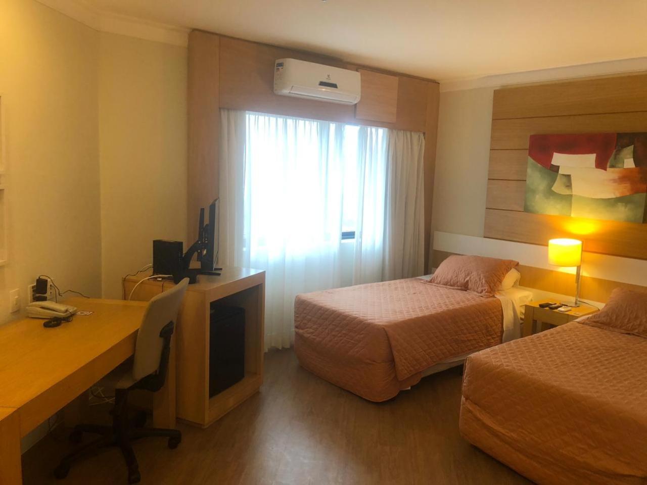 Flat lindo com vista em frente ao aeroporto de Congonhas - H806