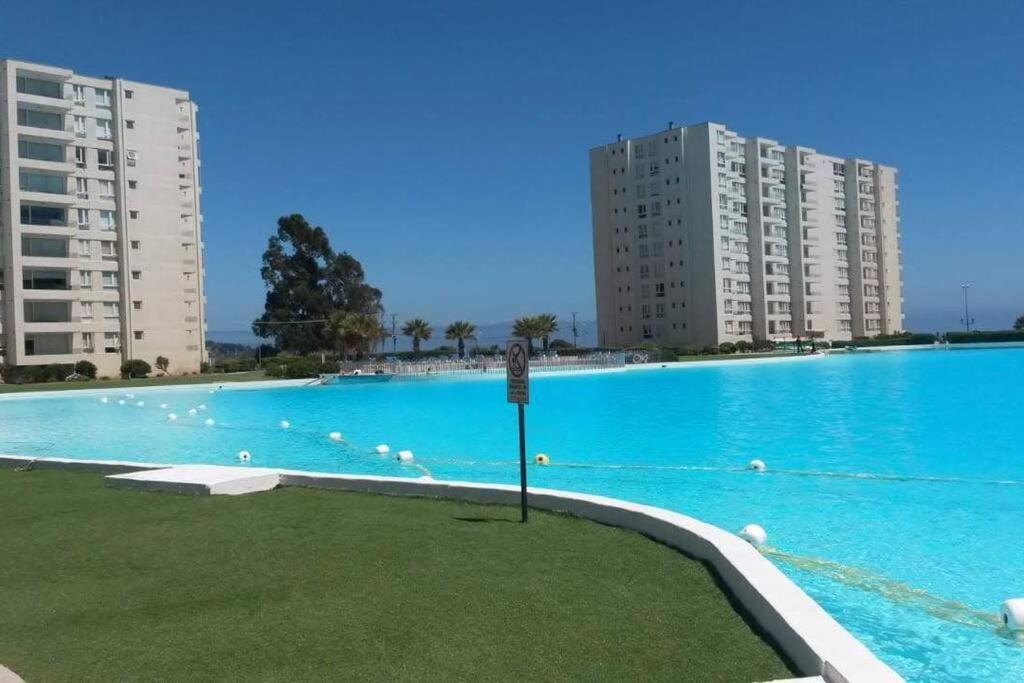 Hermoso departamento en condominio frente al mar