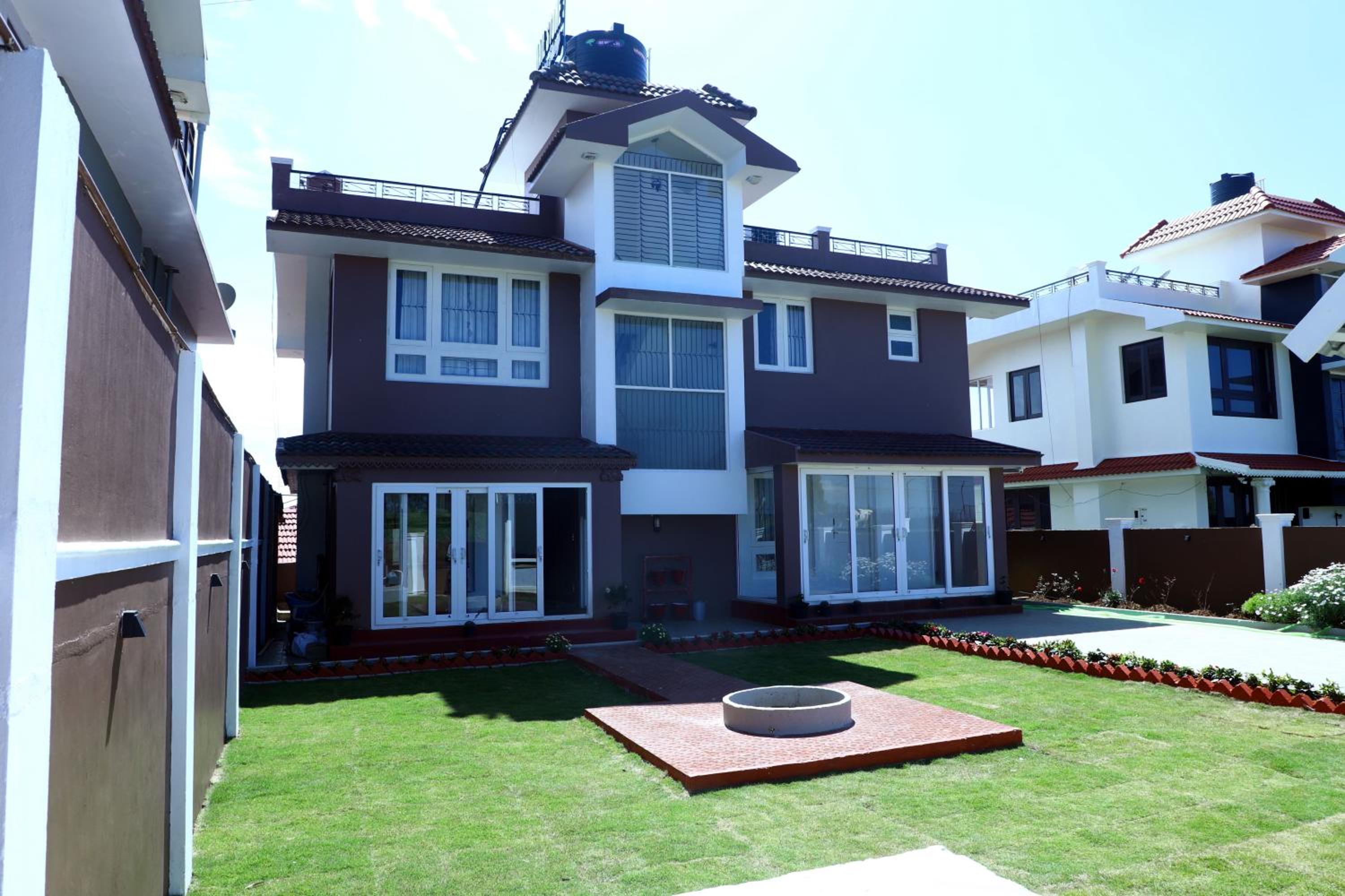 HAILSTONE HOME STAY