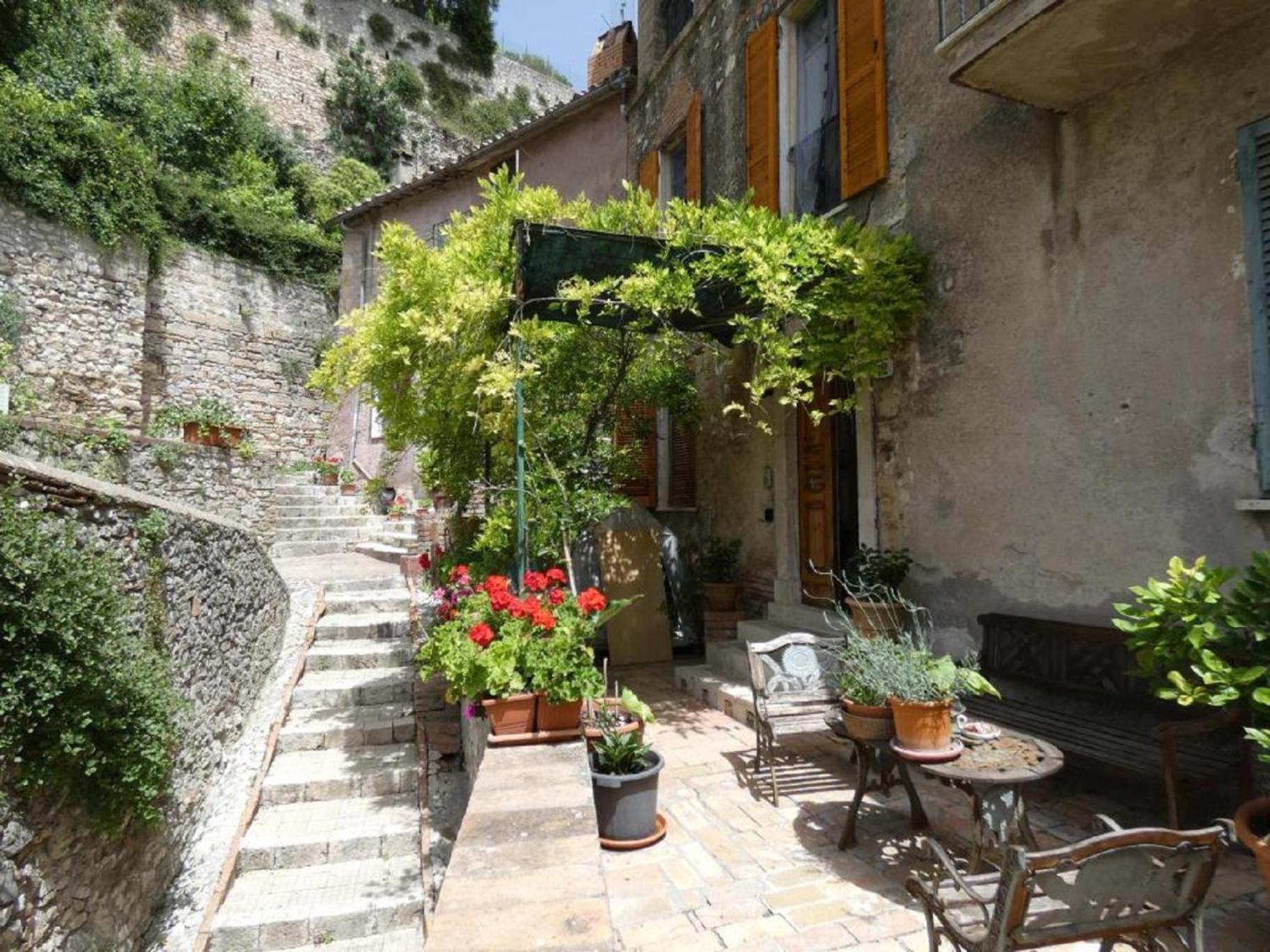 Scappo in Umbria, la Loggia view 4