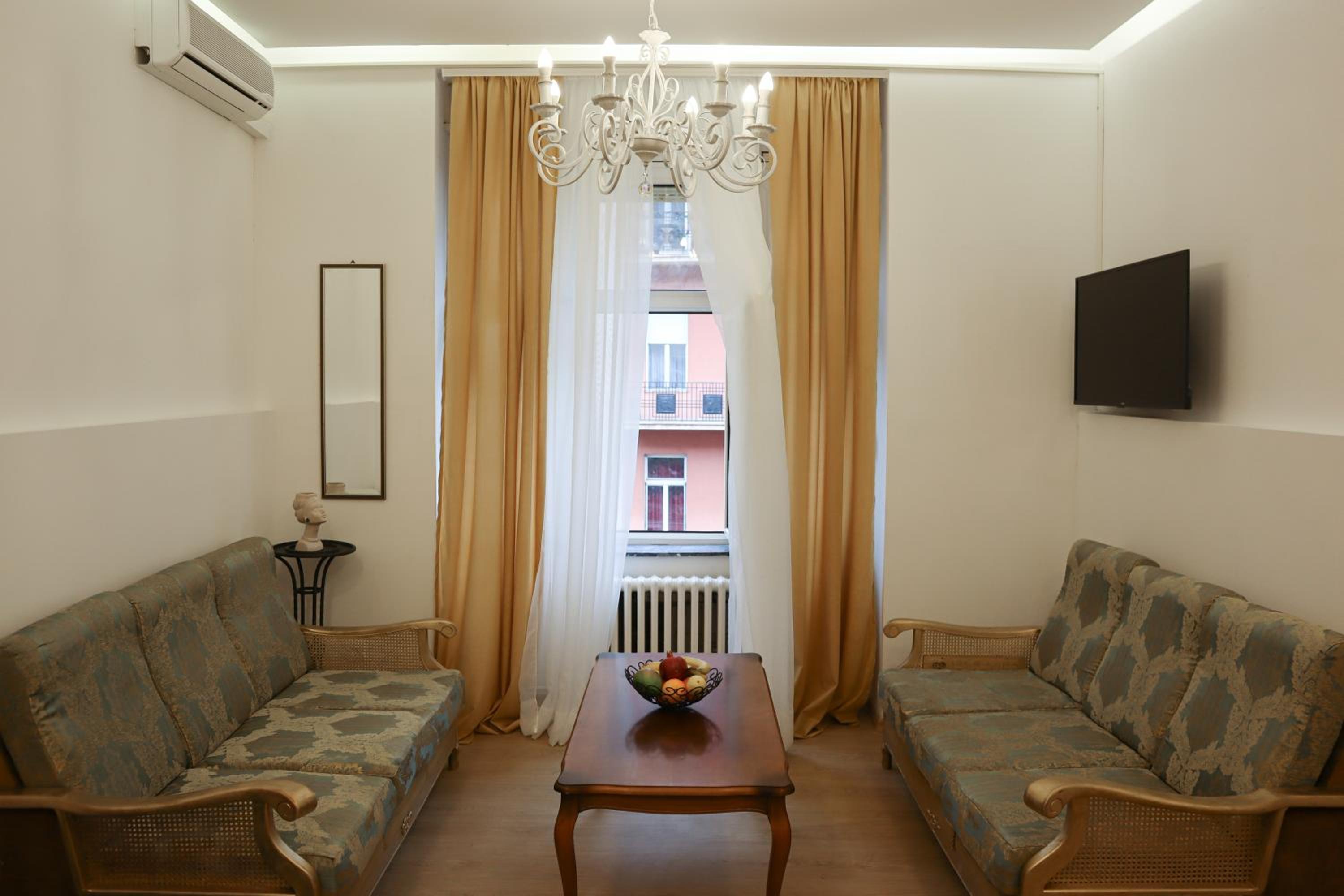 Golden Velvet apartment Belgrade view 2