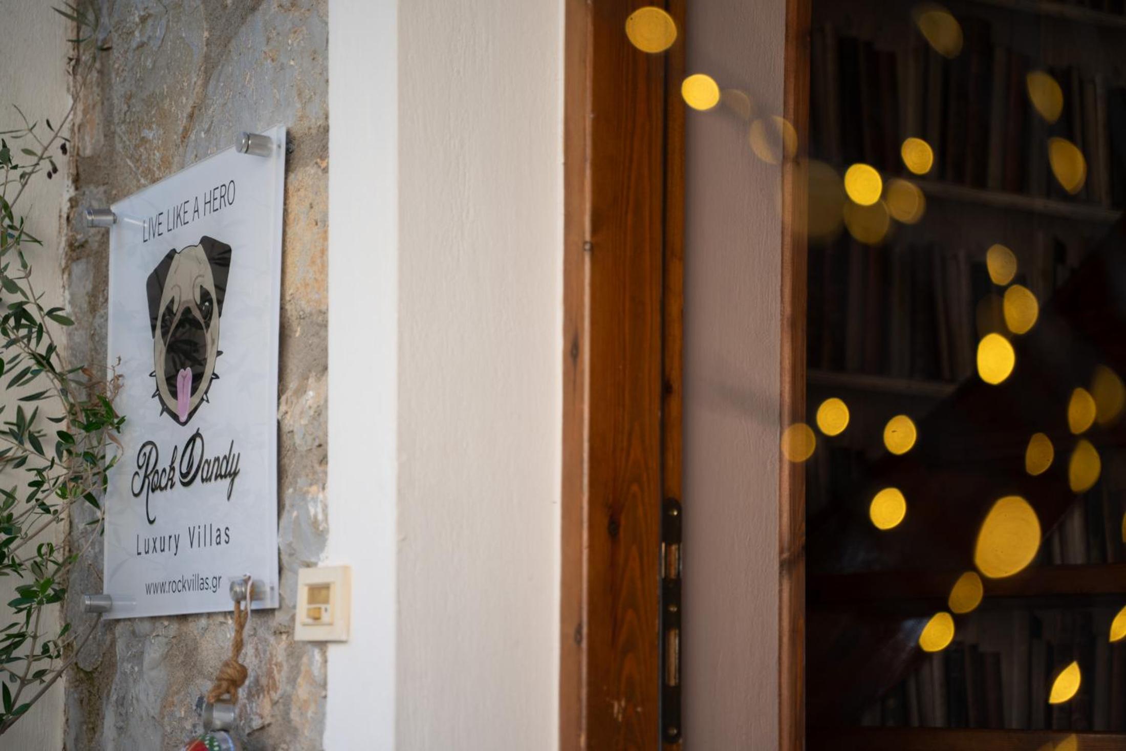 Rock Dandy Deluxe Chalet - Fireplace & Sauna photo 5