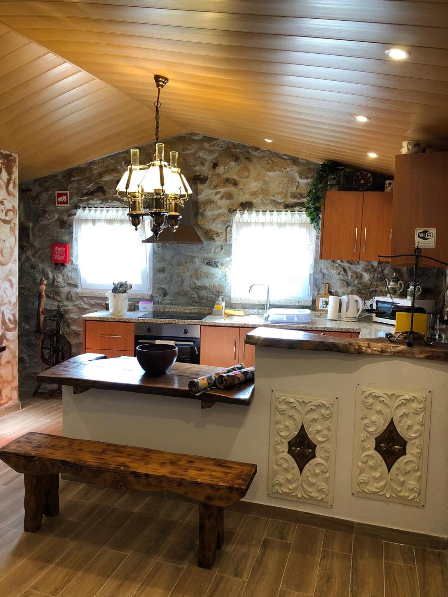 Casas do Lobo en Tarouca — kitchen