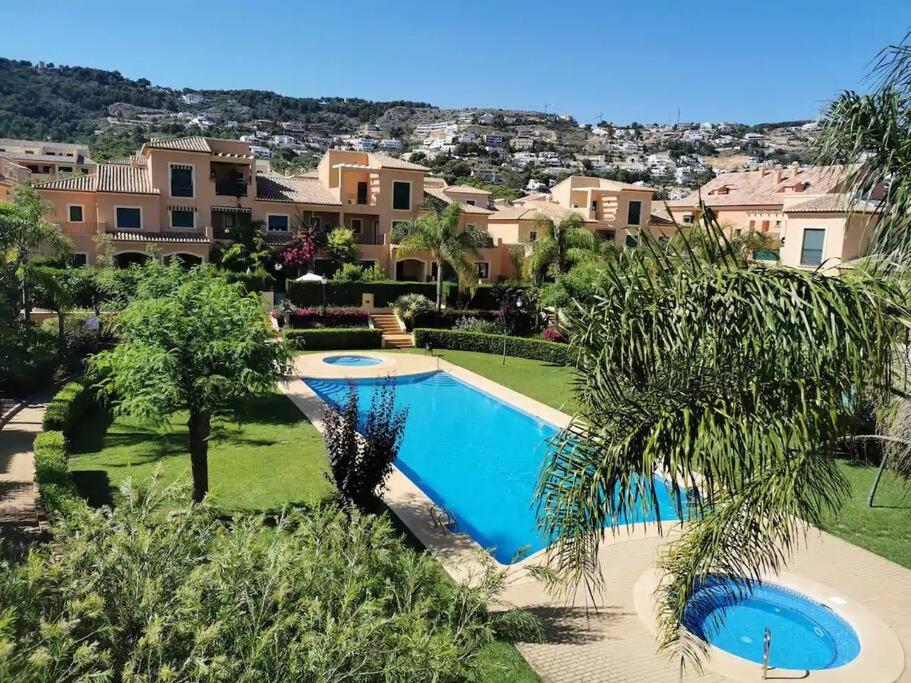 Hotel Piso bonito cerca de la playa con piscina climatizada y garaje - Image 1