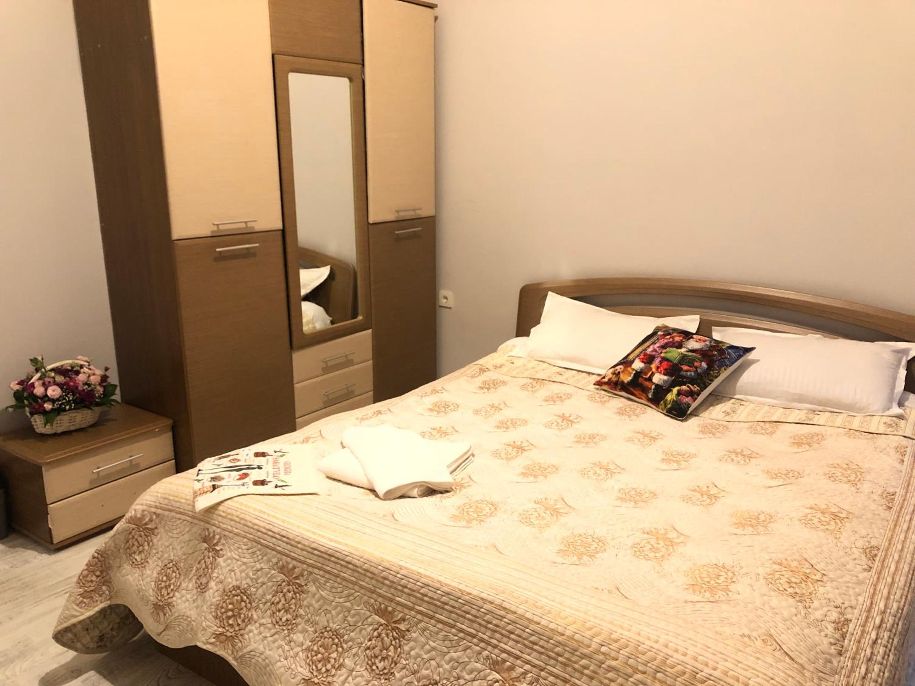 Guest House PIROSMANI