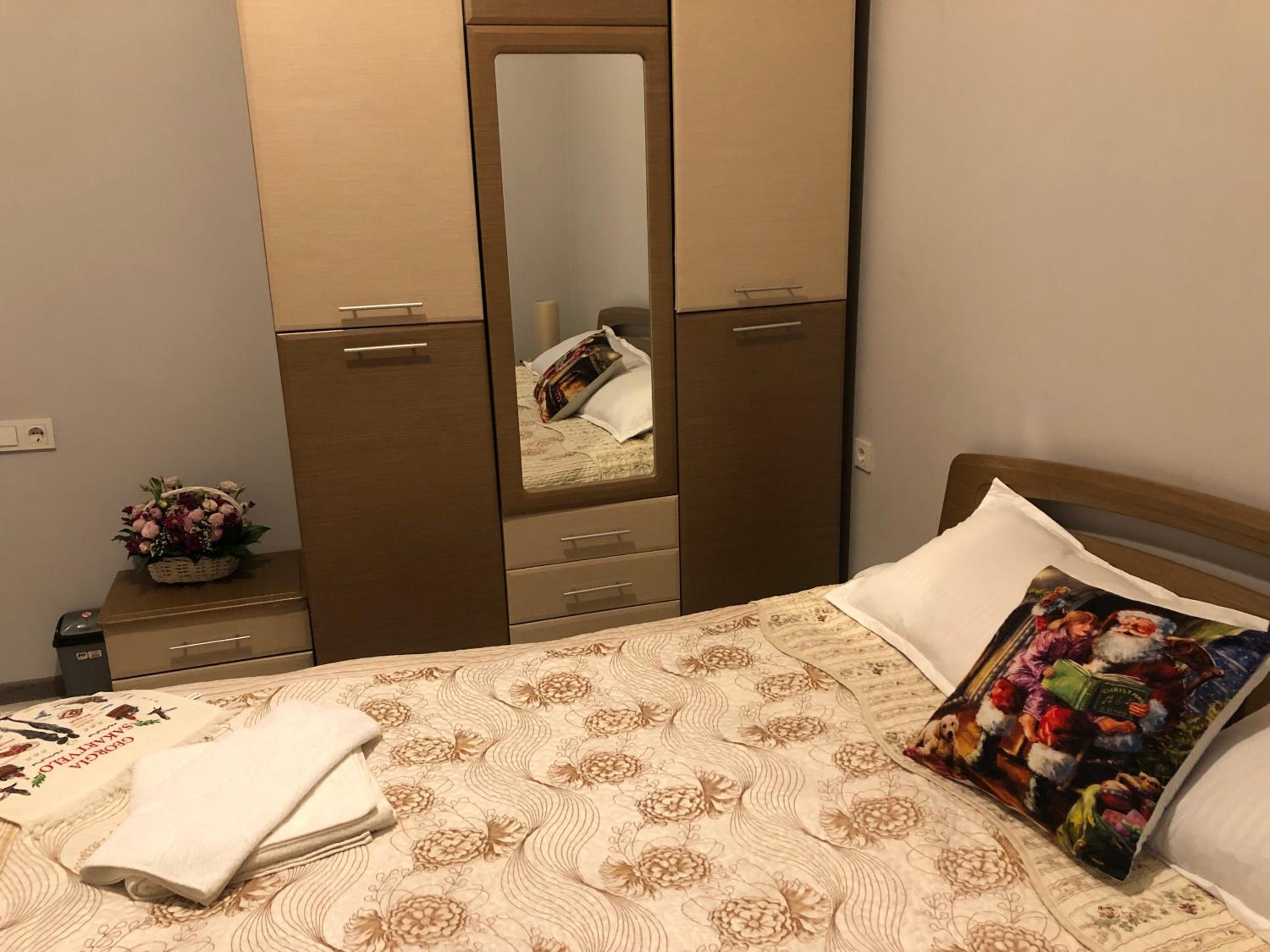 Guest House PIROSMANI