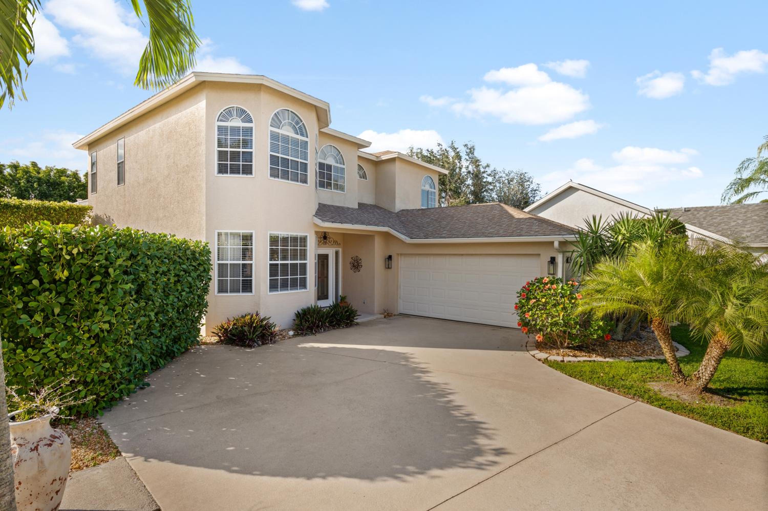 Cozy 3 Bedroom Plus Den Home in Naples