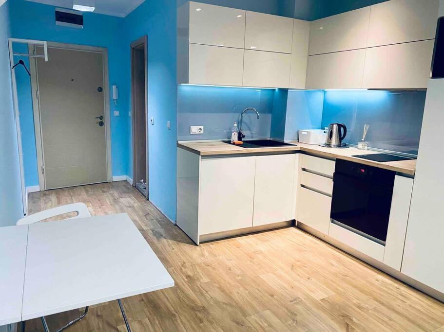 Modern Turquoise Apartment/free WiFi