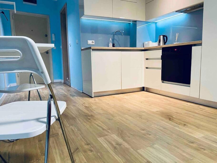 Modern Turquoise Apartment/free WiFi