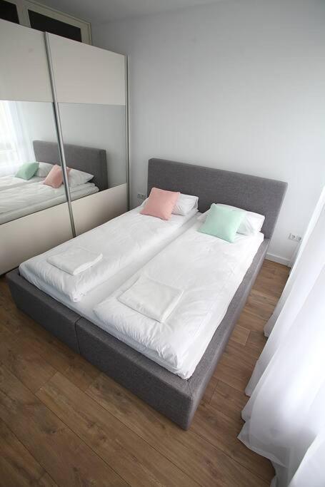 Modern Turquoise Apartment/free WiFi