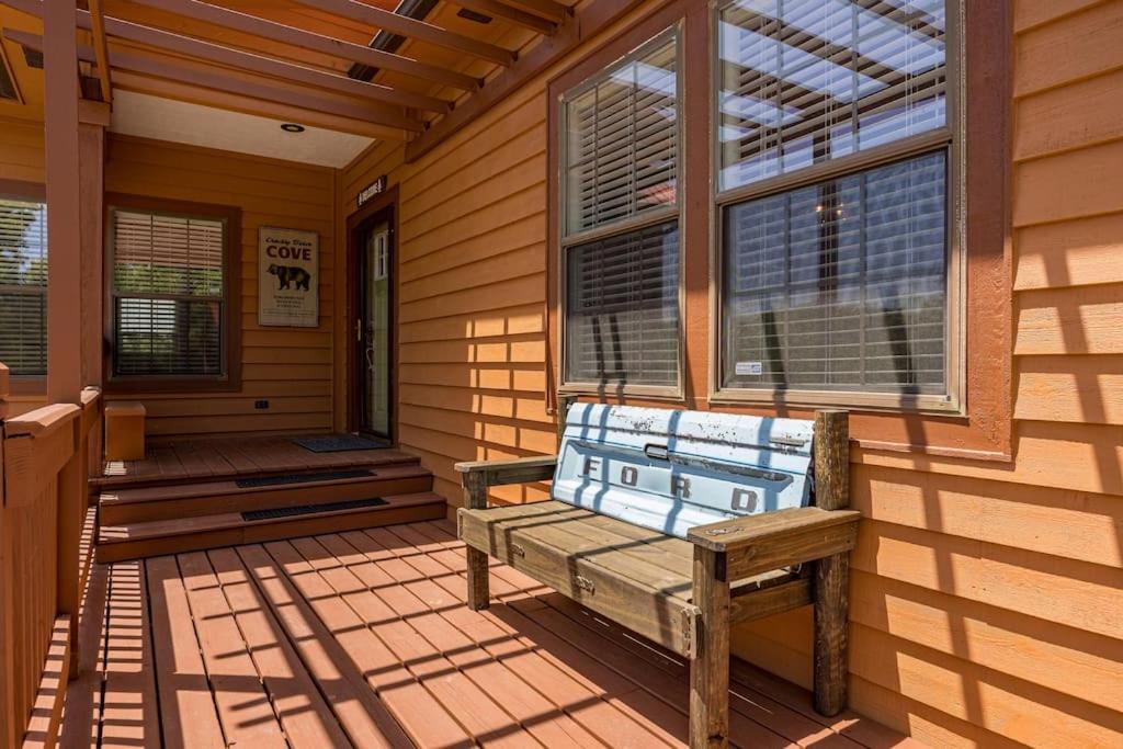Lakefront with 3 King Beds, Pool Table, Arcade Barrel view 3