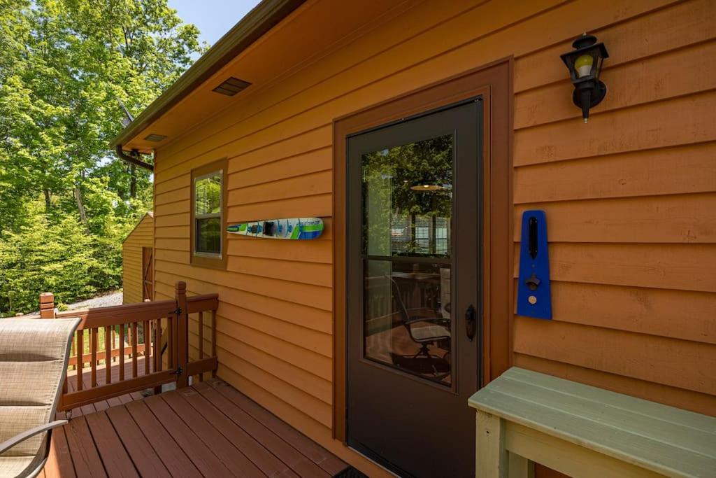 Lakefront with 3 King Beds, Pool Table, Arcade Barrel view 5