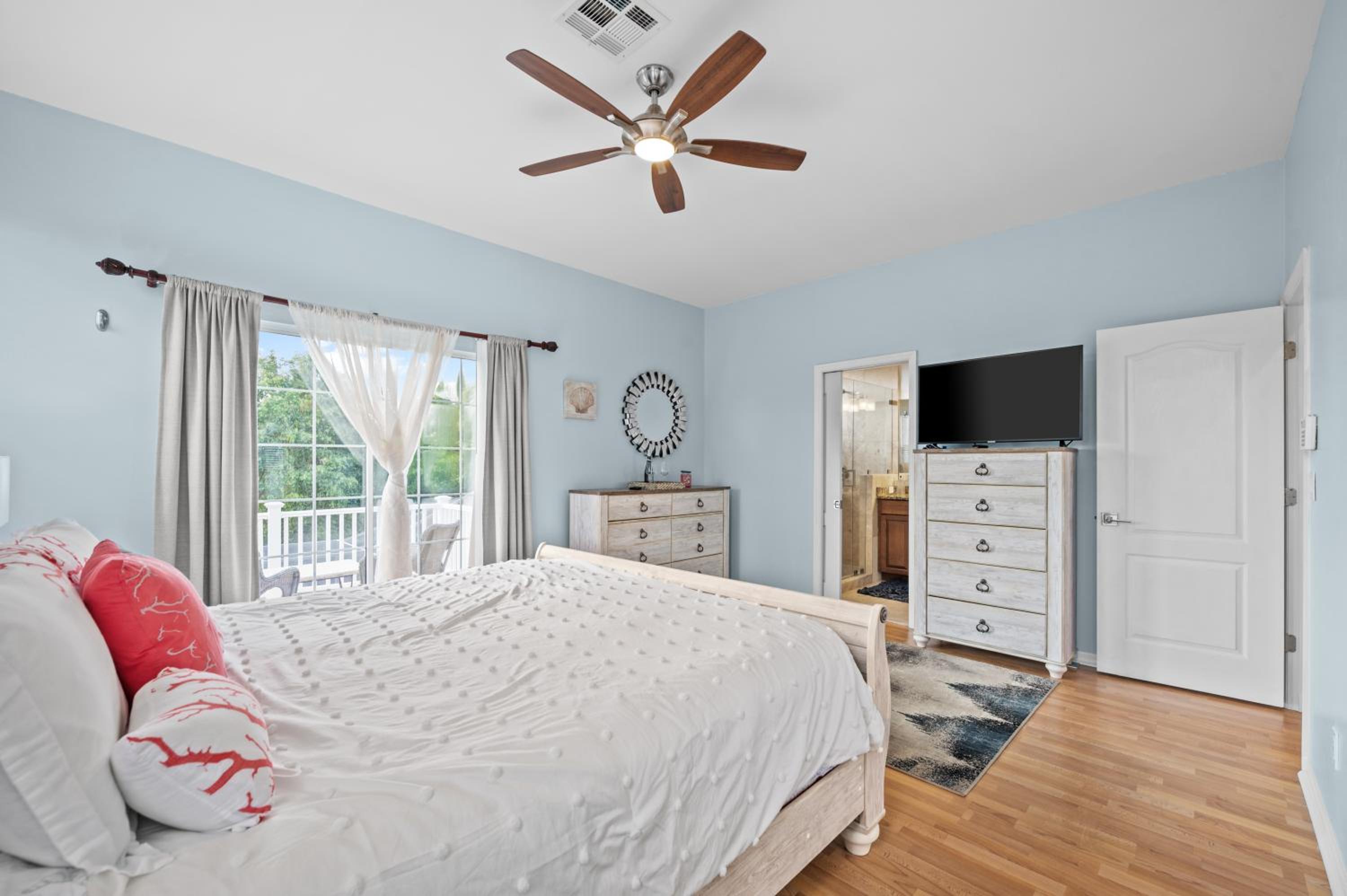 Cozy 3 Bedroom Plus Den Home in Naples