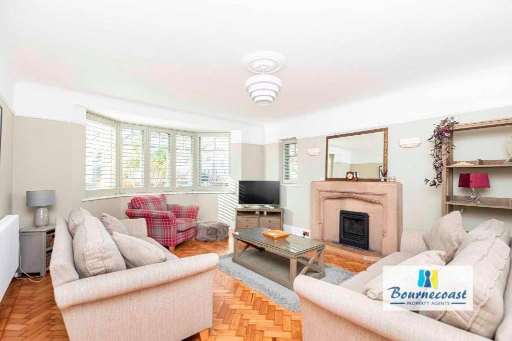 VILLA LENNO by BOURNECOAST - A Beautifully Presented Family Holiday Home Just Minutes from the Beach - HB6228 view 3