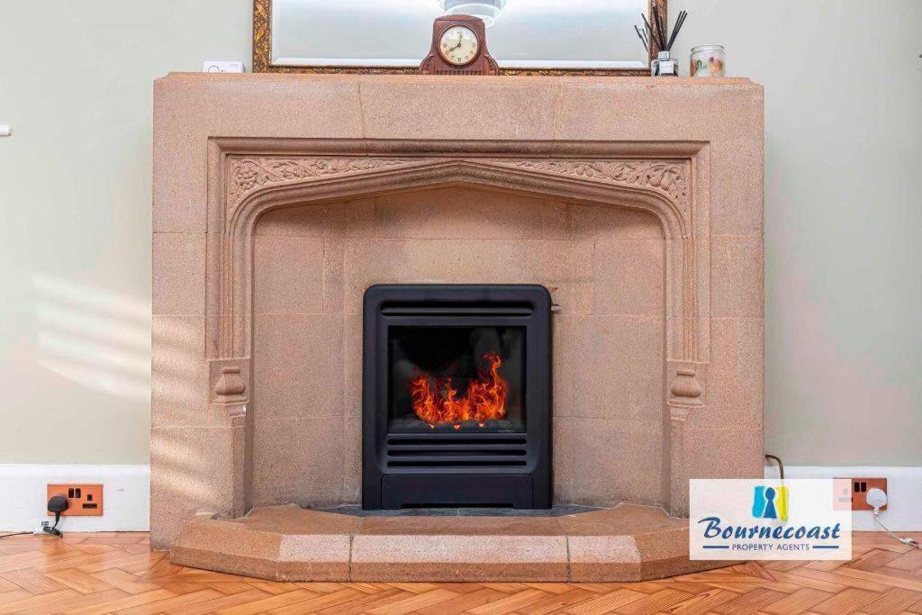 VILLA LENNO by BOURNECOAST - A Beautifully Presented Family Holiday Home Just Minutes from the Beach - HB6228 view 4