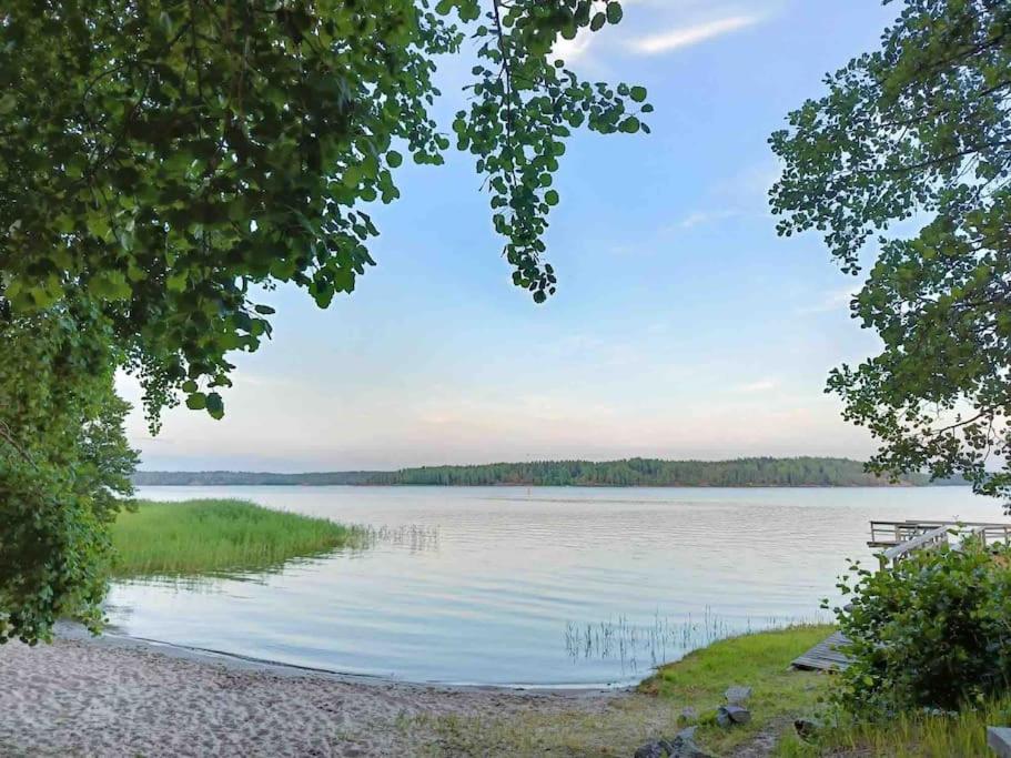 Tunnelmallinen kaksio hirsitalossa