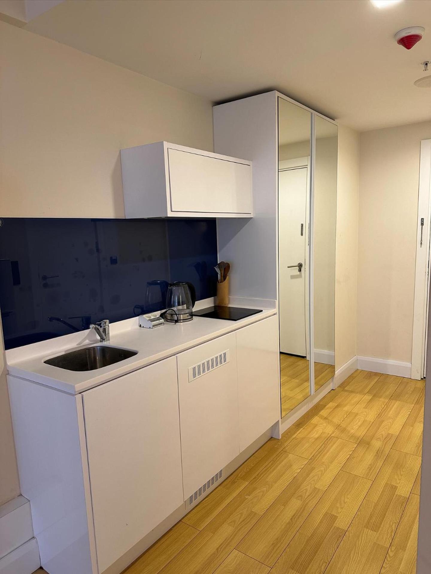 Apartament in twins tower orbi city view 2