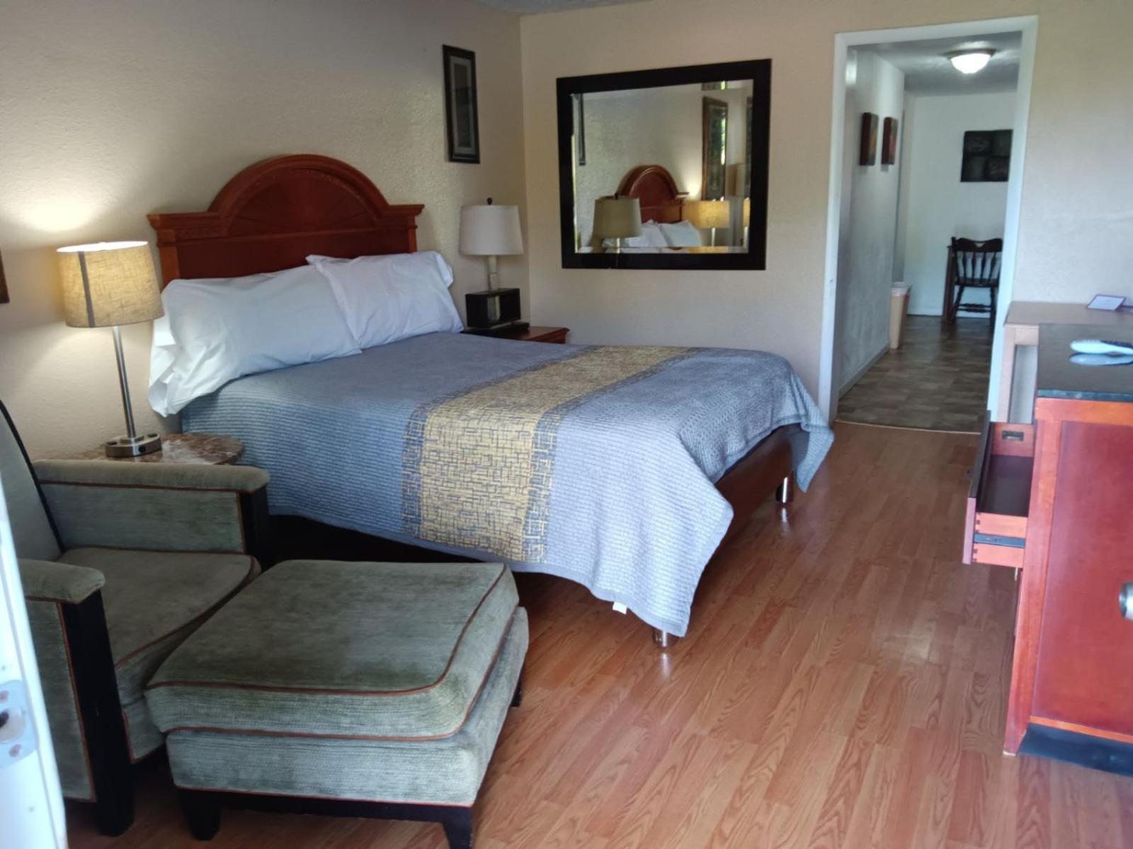 Winchester Vacations - ANS INN SUITES - Property Image 21