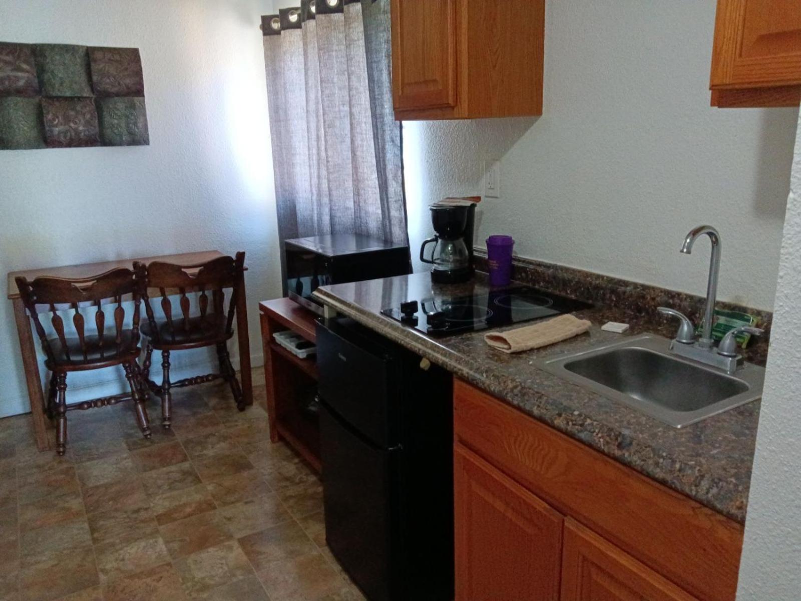 Winchester Vacations - ANS INN SUITES - Property Image 40
