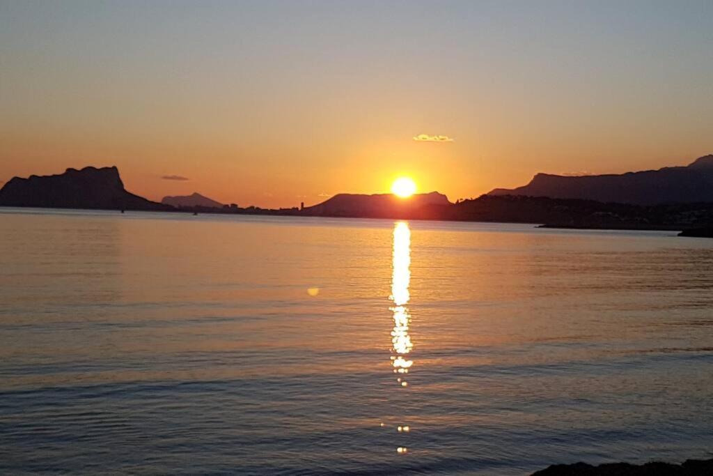 Casa Vista Moraira met fantastisch zeezicht en gemeenschappelijk zwembad