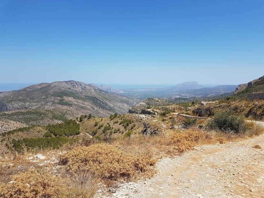 Casa Vista Moraira met fantastisch zeezicht en gemeenschappelijk zwembad