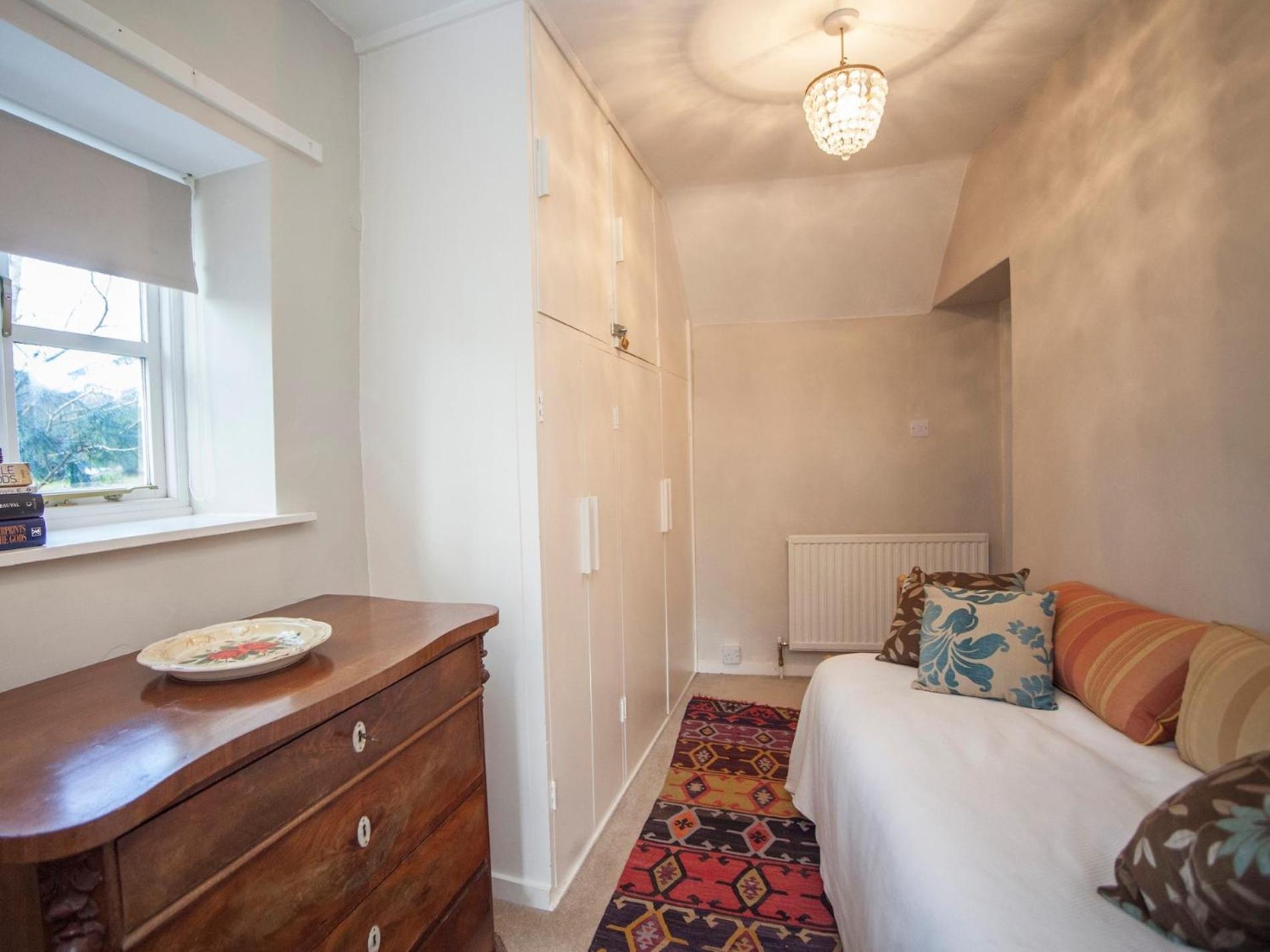 2 Bed in Cirencester oc-hic05 view 5