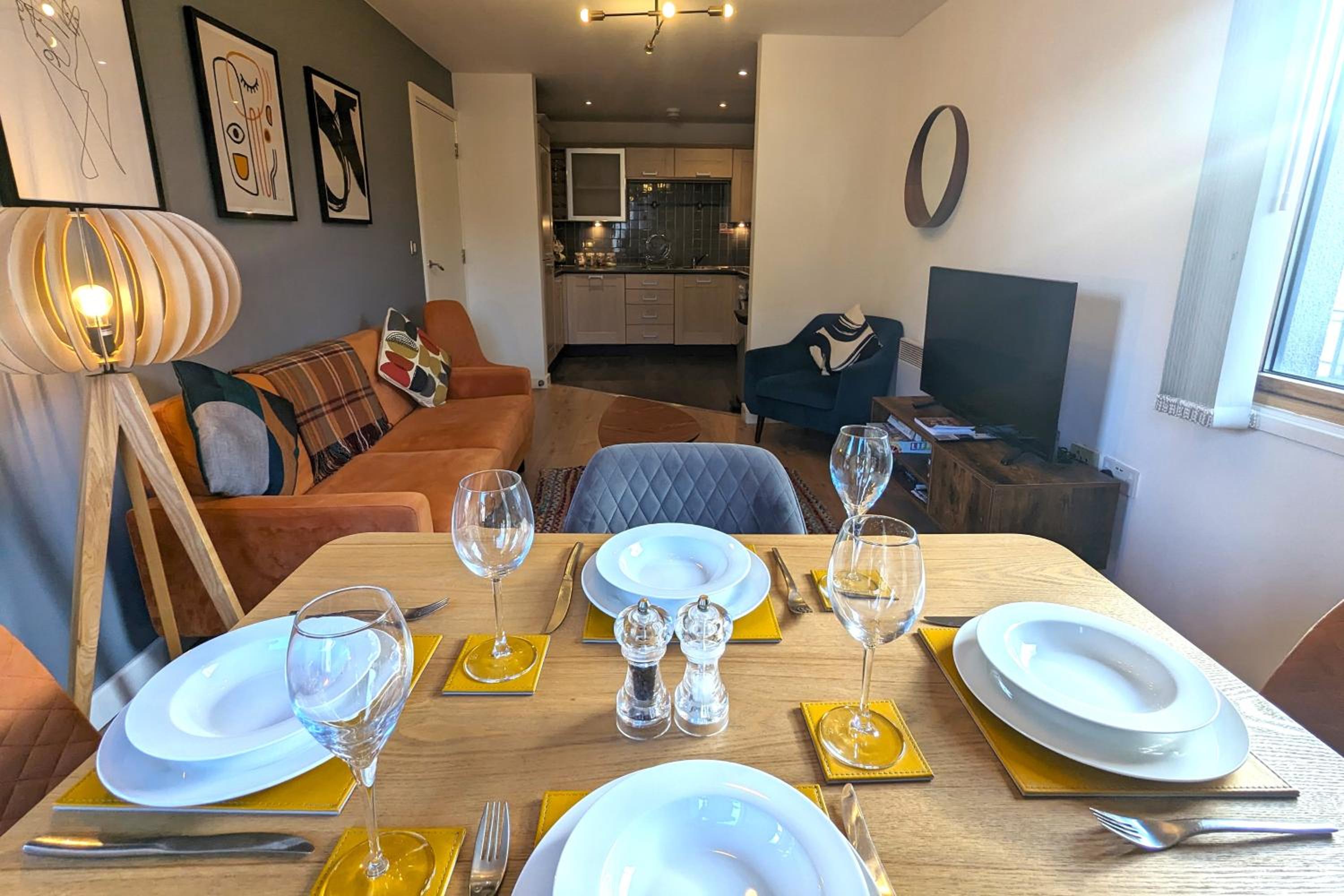 Stunning Modern Coventry City Centre Apartment view 3