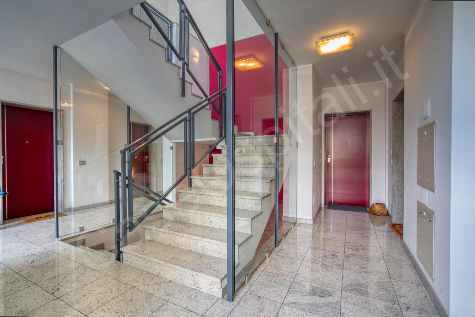 GuestHost - La Perla Charming Apartment with Balcony! view 4