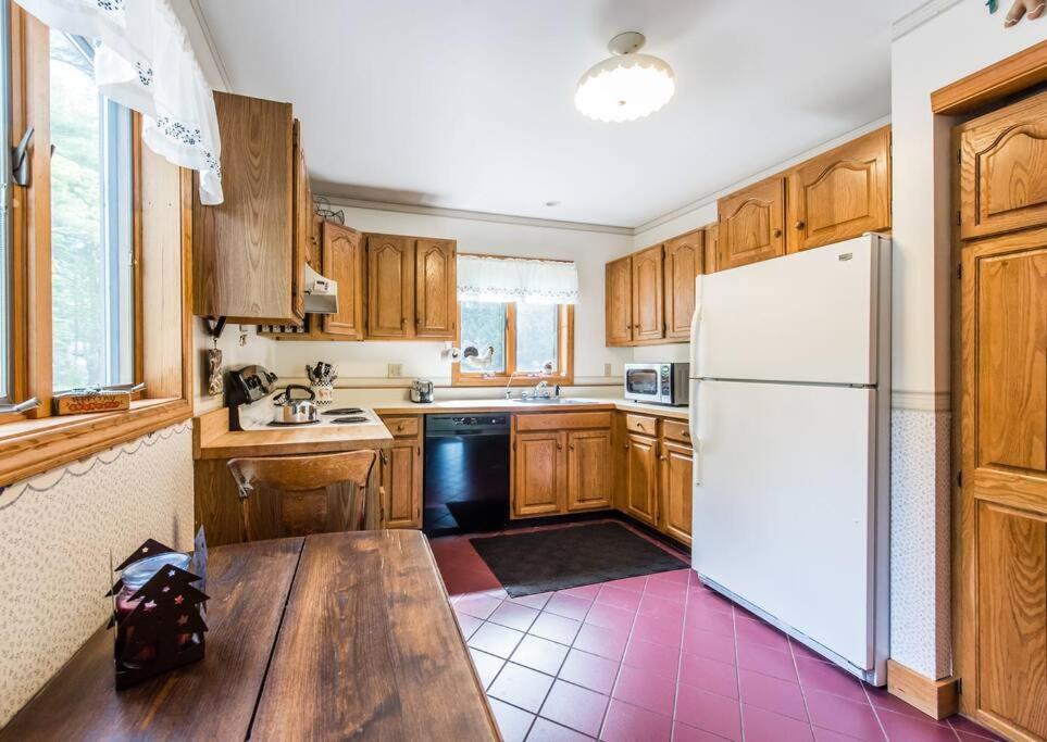 Open & Sunny Saltbox Central to all of Acadia view 5