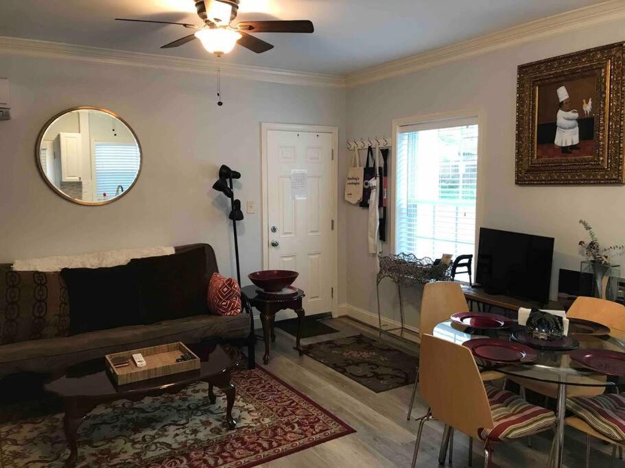 CLARENDON,SUPRLOCATION,8ppl,PRIVATE,METRO,PARK view 2
