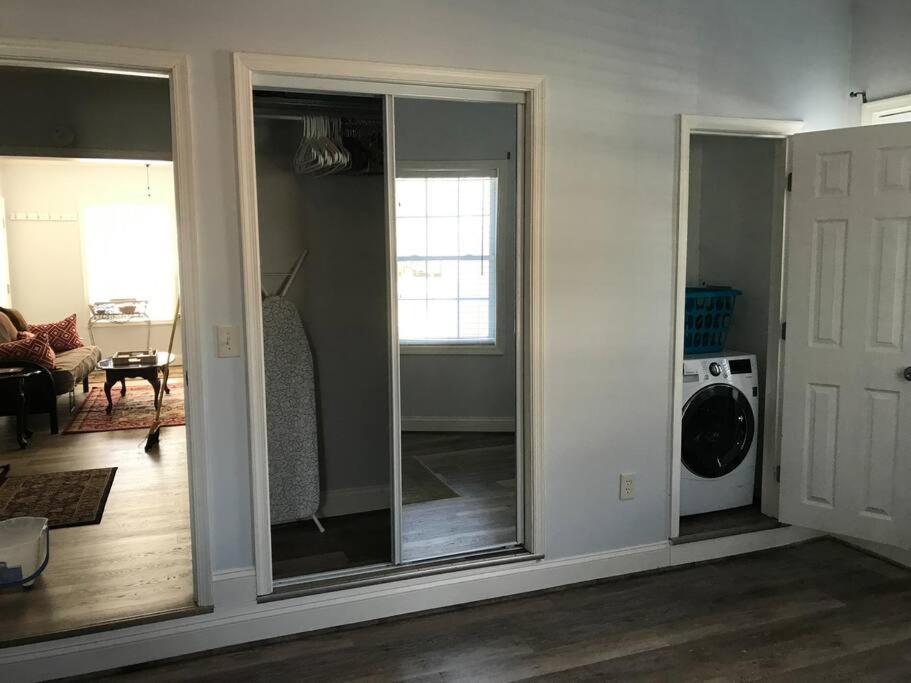 CLARENDON,SUPRLOCATION,8ppl,PRIVATE,METRO,PARK view 4