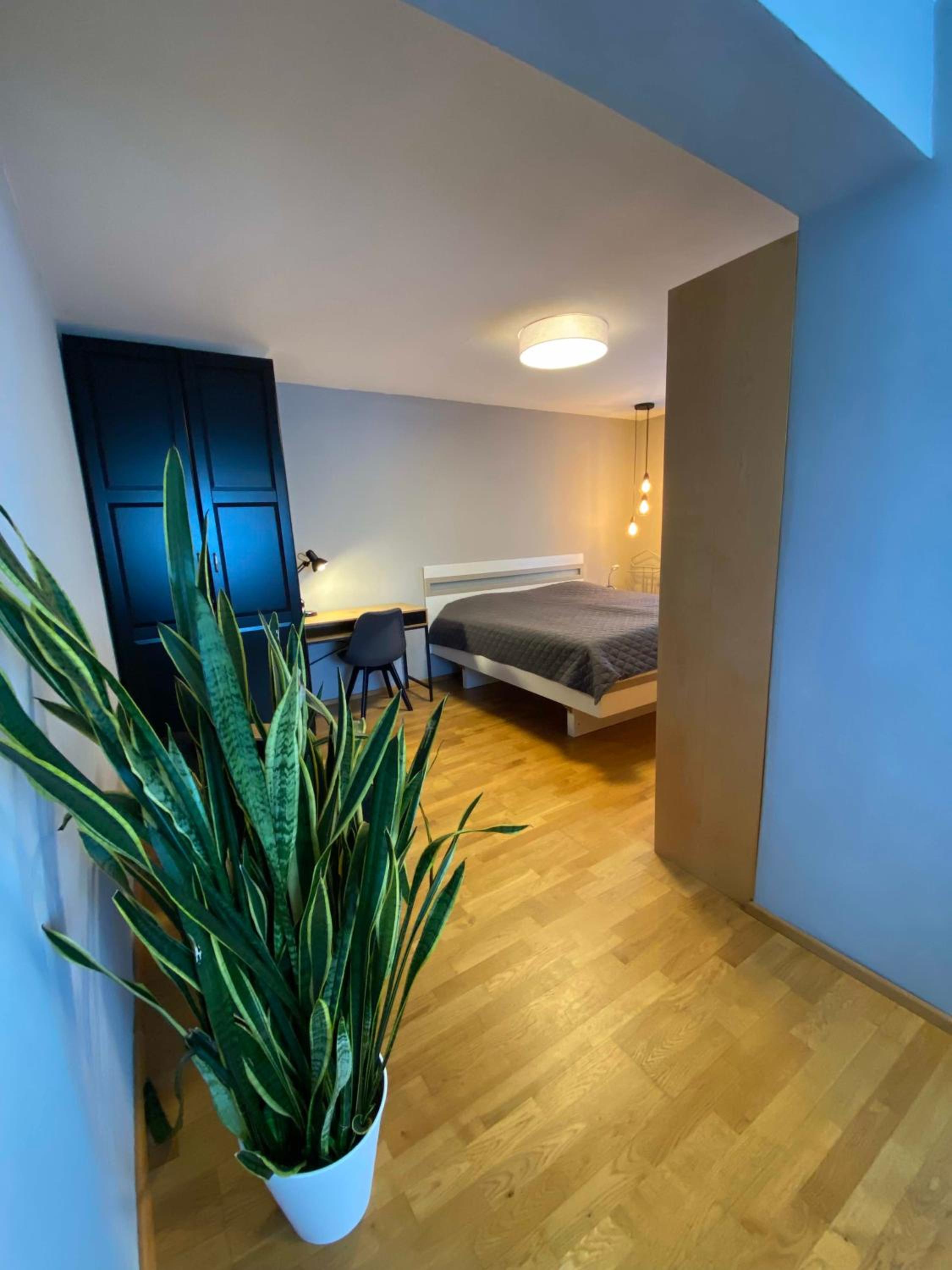 Wohnung im Grünen am Stadtrand, 50 m2, eigener Garten mit Terrasse, eigener Eingang, kostenloses Parken