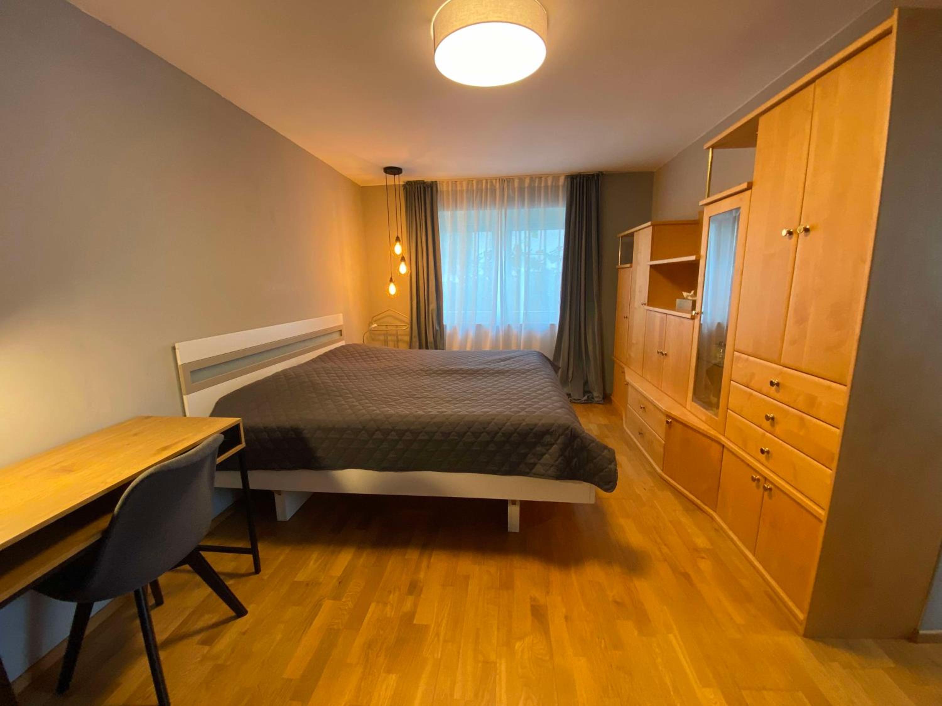 Wohnung im Grünen am Stadtrand, 50 m2, eigener Garten mit Terrasse, eigener Eingang, kostenloses Parken