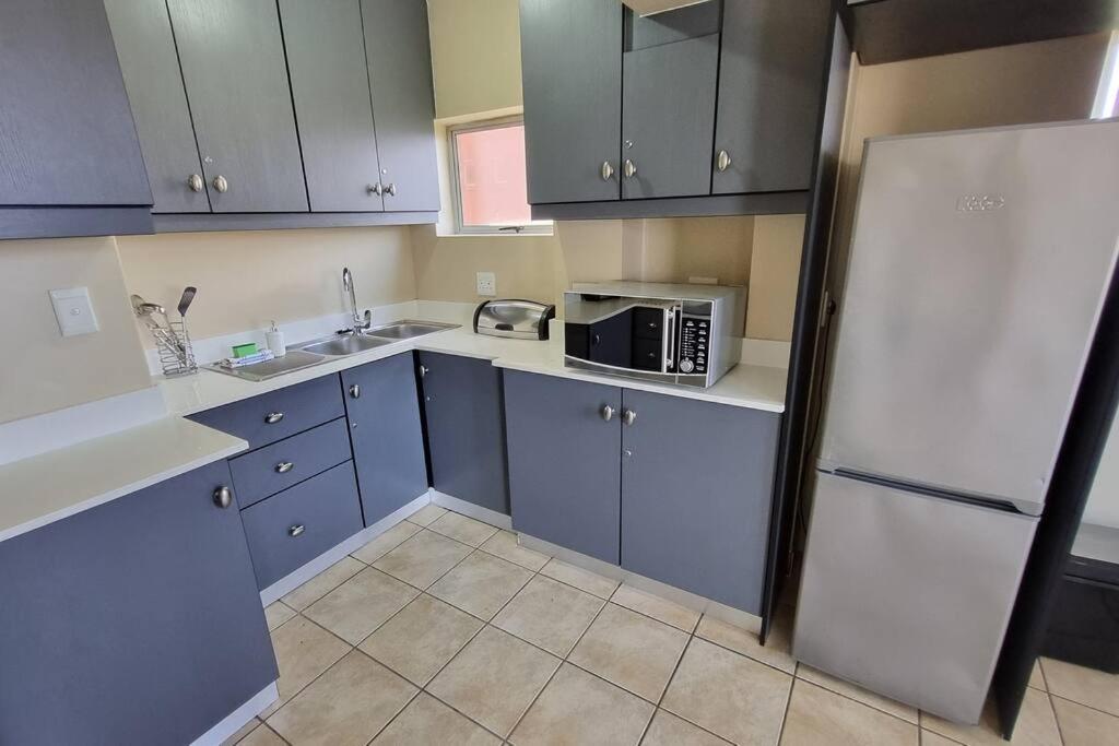 Upmarket Beach Flat, Free WiFi & DisneyPlus view 5