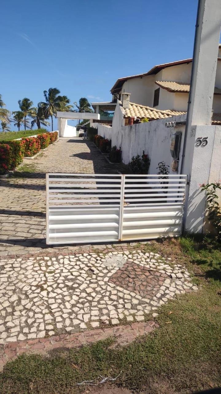 Casa em condomínio em frente mar
