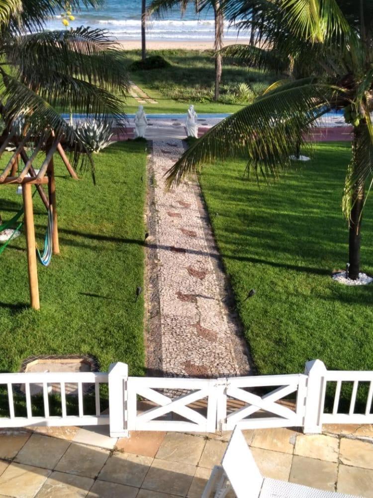 Casa em condomínio em frente mar