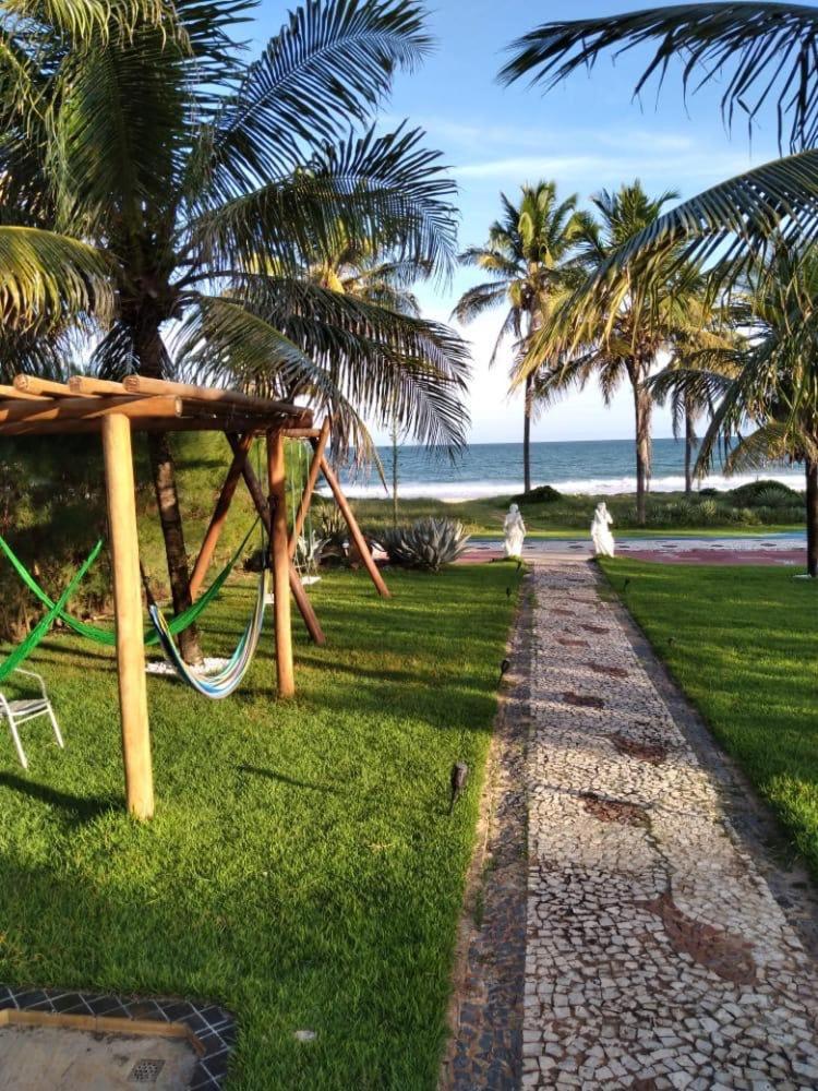 Casa em condomínio em frente mar